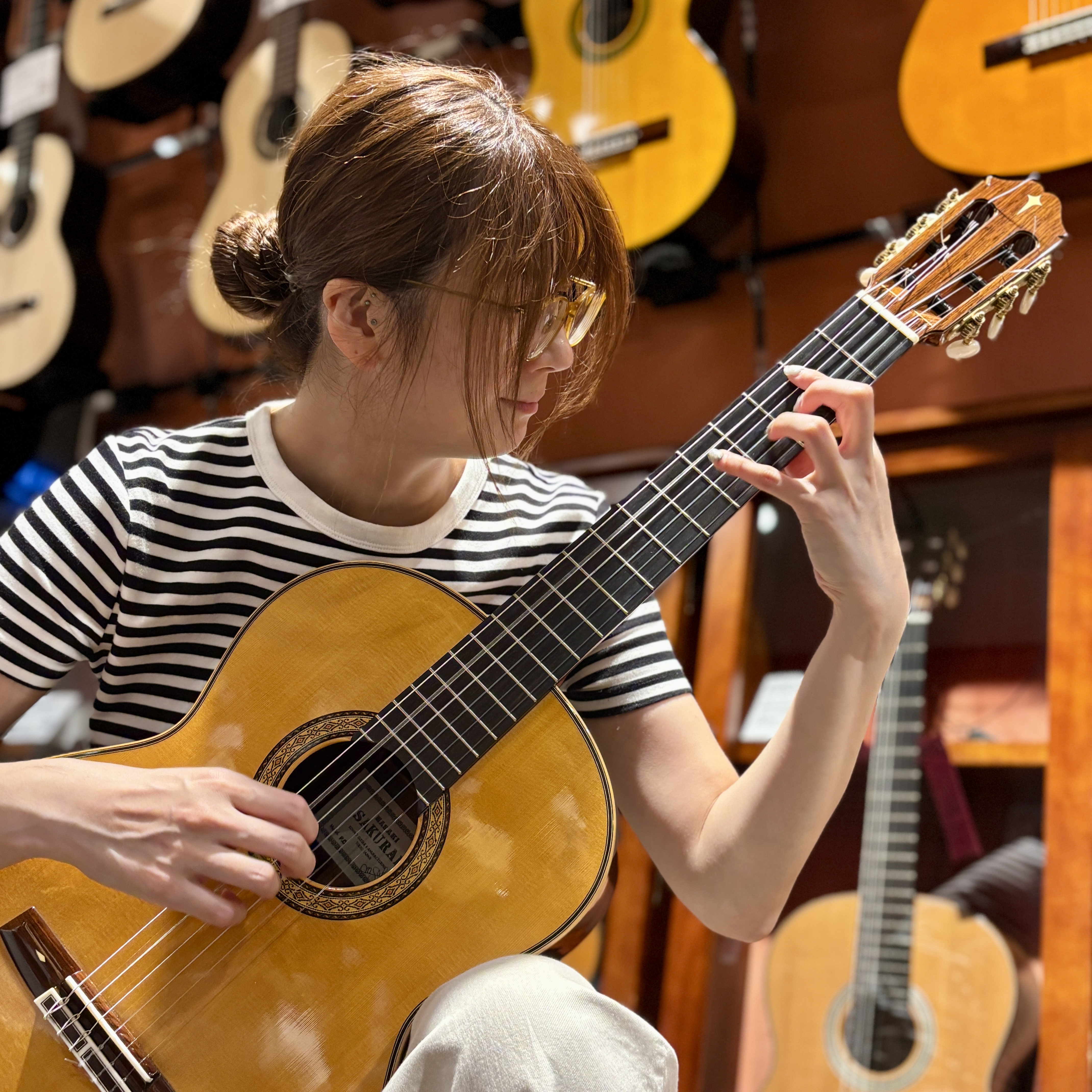 島村楽器イオンモール幕張新都心店　クラシックギター担当髙橋　美紀
