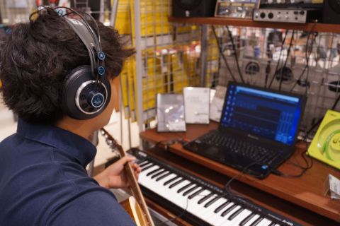 スタッフ写真 アコースティックギター、DTM関連、音響機器、シンセサイザー 細川