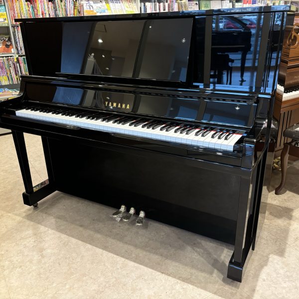 【中古】YAMAHA　UX10A（￥660,000）<br />
人気のX支柱の中でも特にご指名の多いモデルが入荷しました。<br />
大きく引き出す譜面台が魅力のひとつ。<br />
高さ×幅×奥行(cm):121×151×62<br />
重さ:230kg　製造年:1993年
