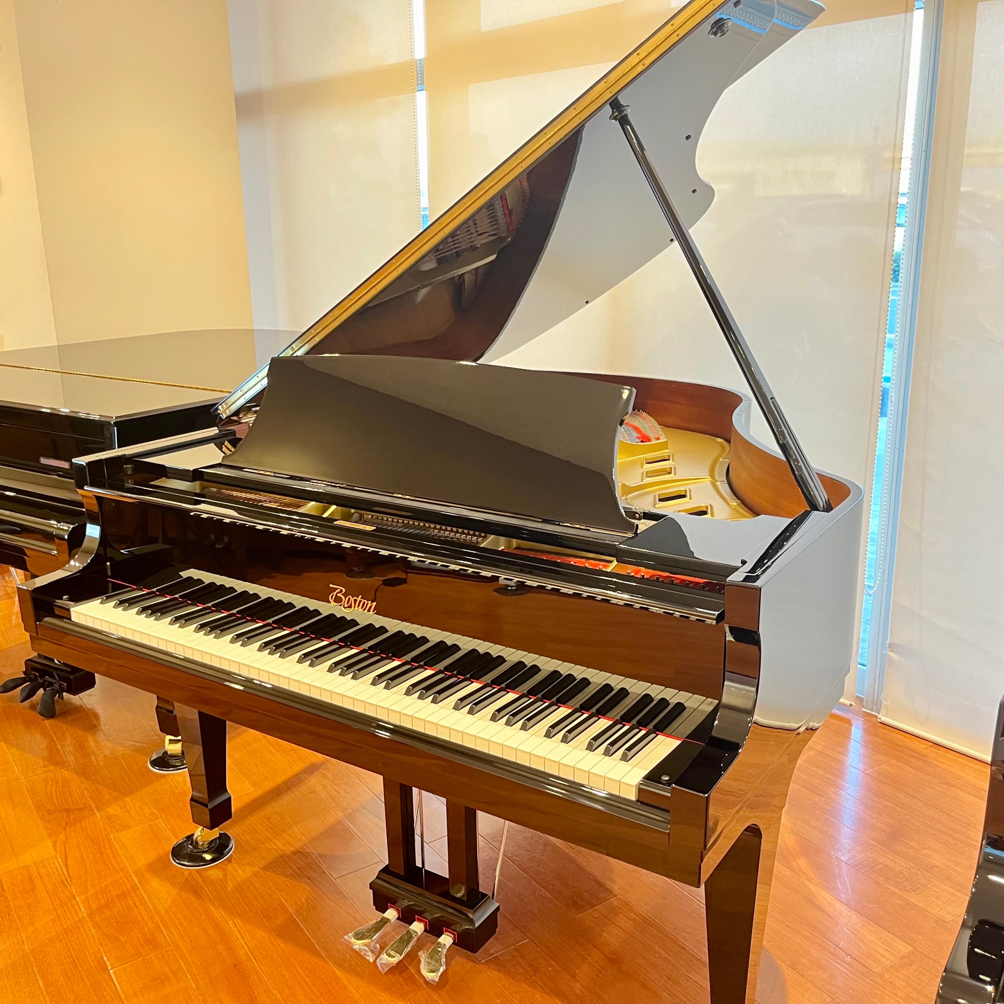 CONTENTS■詳細写真■GP178Ⅱ　特徴■お問合せ先■詳細写真 ■GP178Ⅱ　特徴 Steinway&Sonsのセカンドブランドとして人気の高いBoston。GP178Ⅱは全長178cmのサイズながら、ワイドテール響板によりワンサイズ上のグランドピアノに引けを取らない響きの豊かさを持っており […]