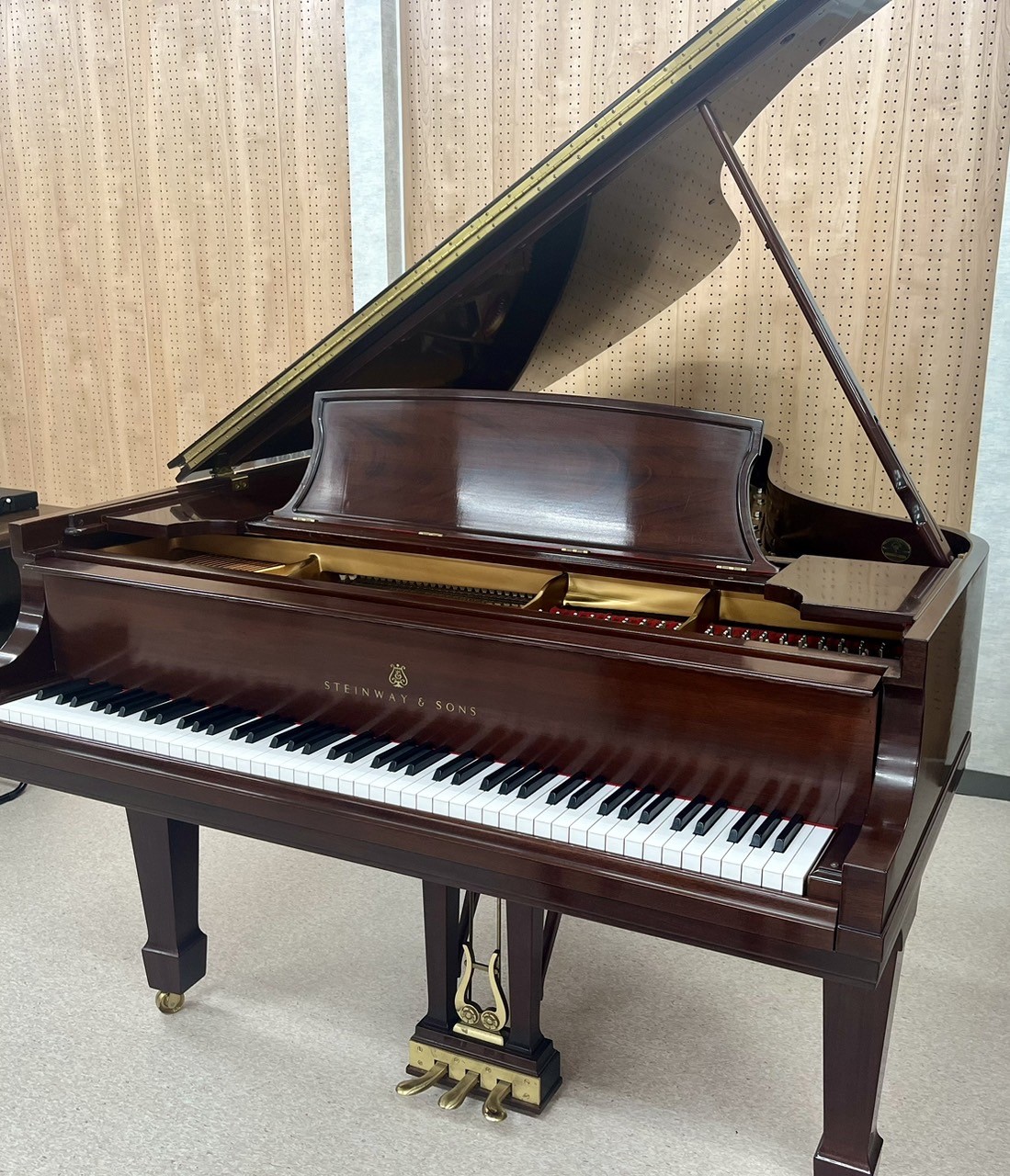 Steinway&SonsB211 クランジュエル/マホガニー