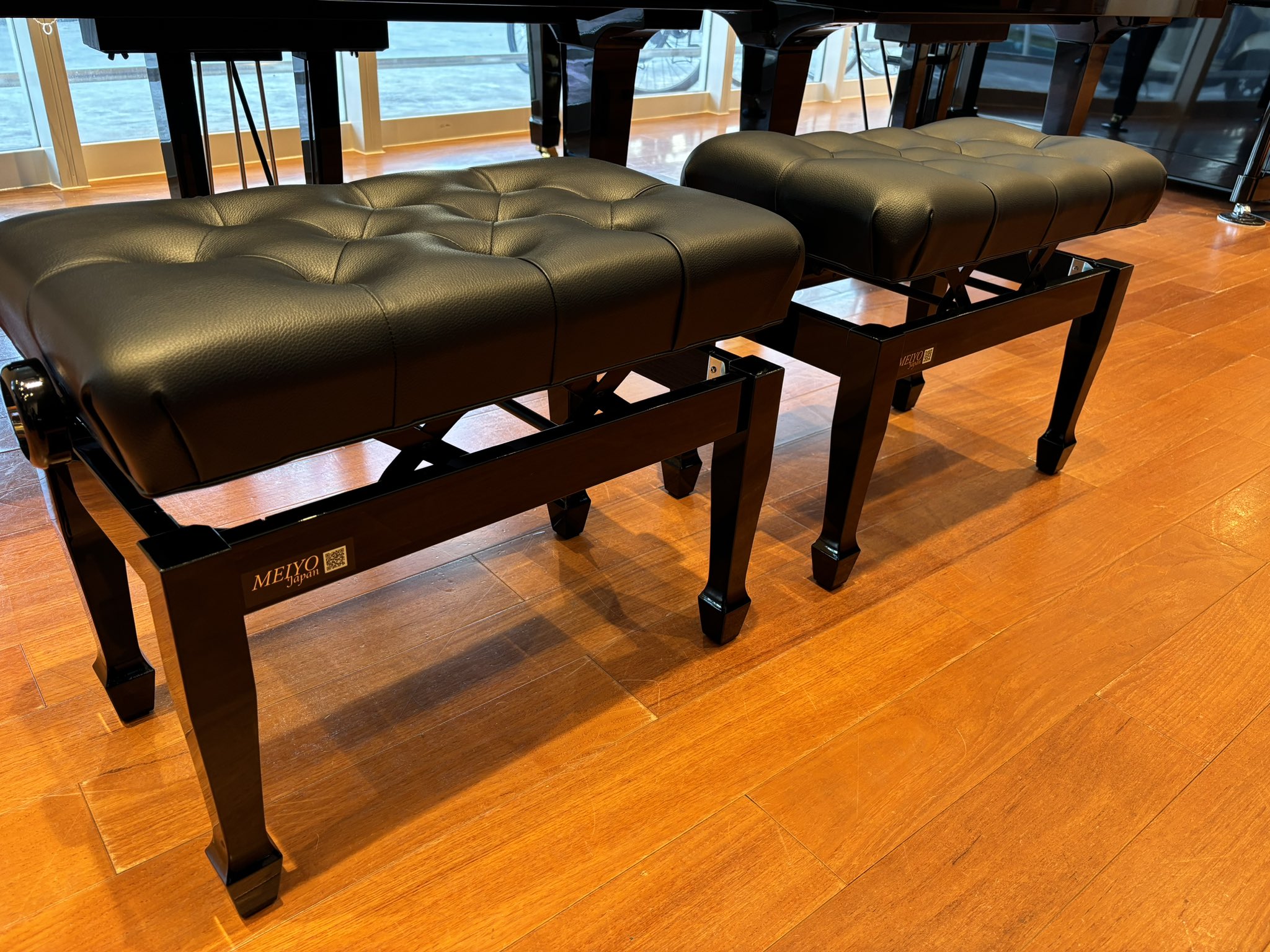 皆様こんにちは！この度セミナールーム（ピアノショールーム）に素敵なコンサート椅子が2脚入荷いたしました。名陽木工は職人の手作業でピアノ椅子を製造する椅子ブランドです。全ての工程を日本で職人が行う「ジャパンプライド製」。ひとりひとりに合わせたオーダー椅子も手掛けている名陽木工の椅子のすばらしさを、皆様 […]