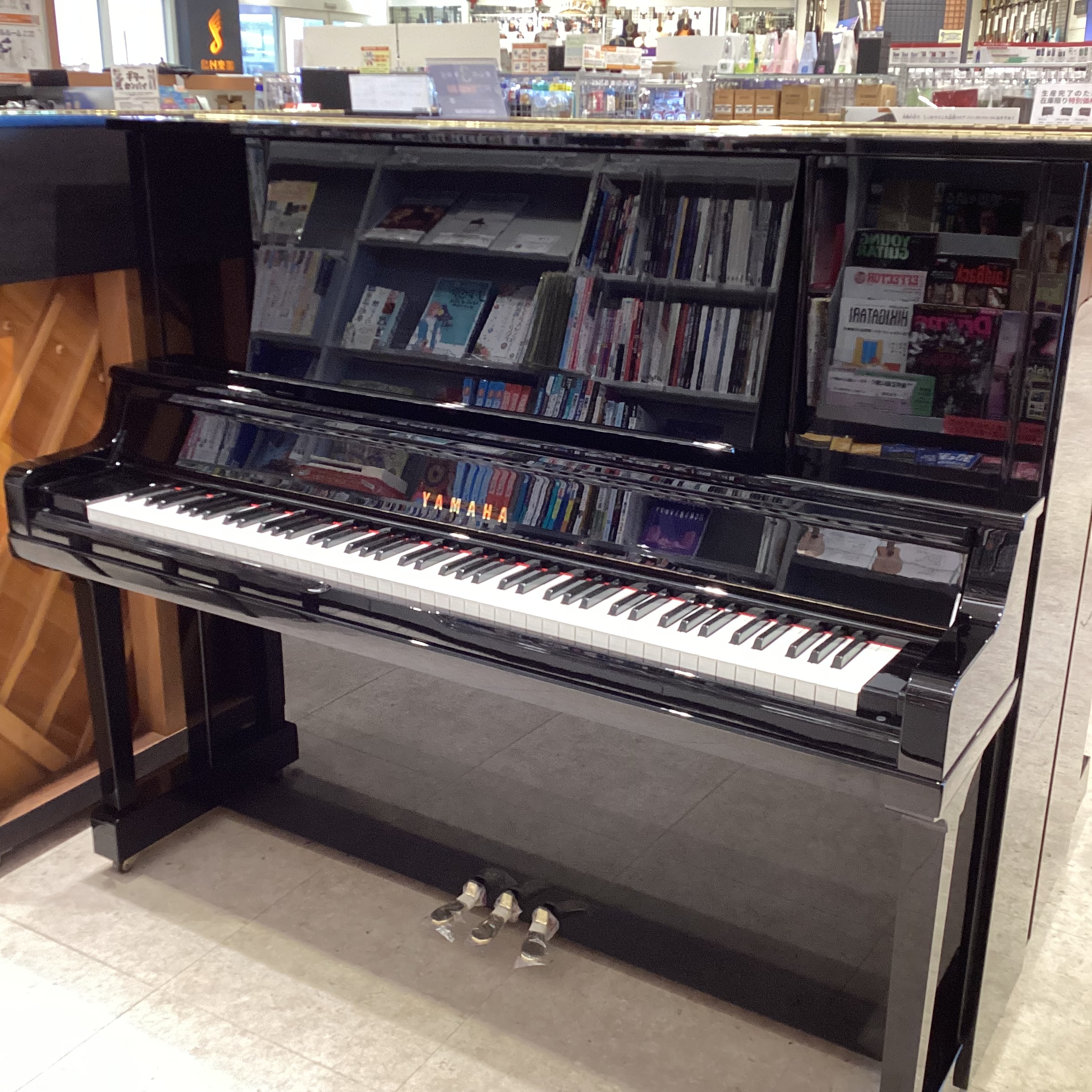 中古アップライトピアノ　※期間限定展示YAMAHA　UX30A(1992年製造)