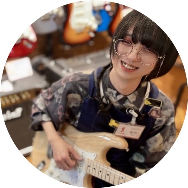 田中（たなか）<br />
得意楽器：エレギター・エフェクター