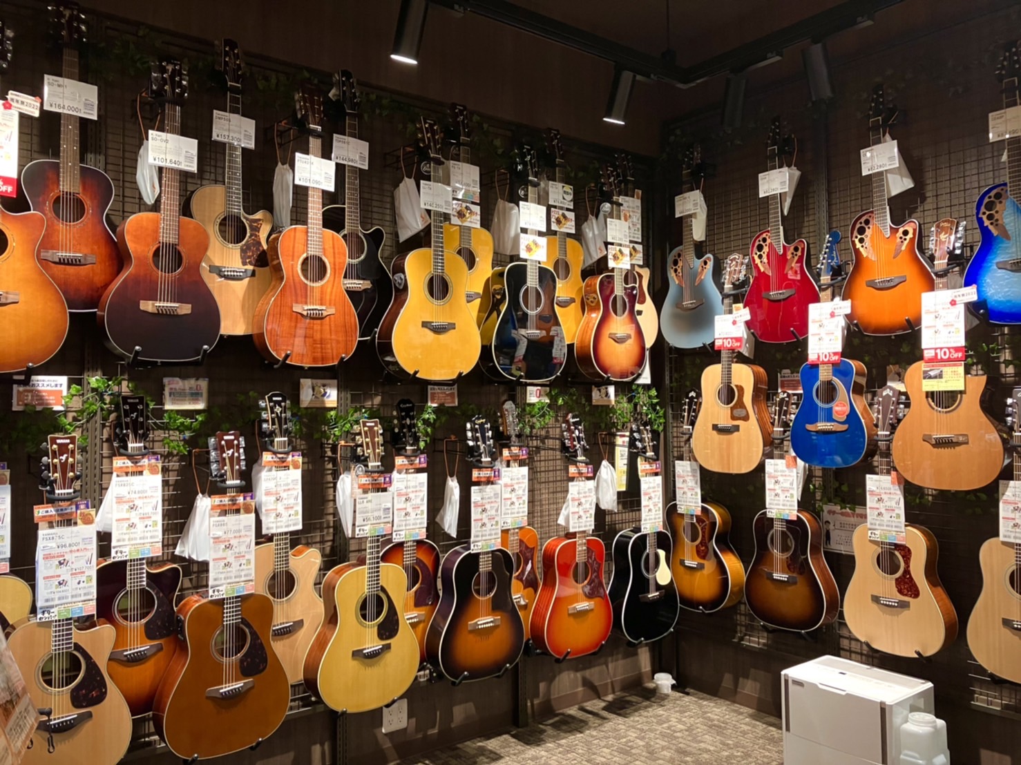 大切なアコースティックギター選びは、島村楽器セブンパーク天美店にお任せください！ アコースティック・ギターに関することなら、島村楽器セブンパーク天美店へお越しくださいませ！初心者の方からベテランの方まで、ご安心してご相談頂けます。当店スタッフにご購入から・リペア・教室などトータルサポートをお任せ下さ […]