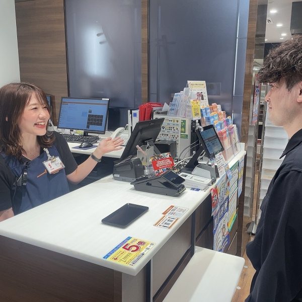 (3)レンタルルーム当日、ご来店いただきお名前をスタッフまでお伝えください。<br />
レンタル前に料金をお支払いいただき、お時間になったらお部屋にご案内いたします。