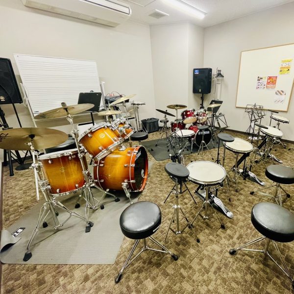 【ドラムルーム/M-1部屋】<br />
約12畳