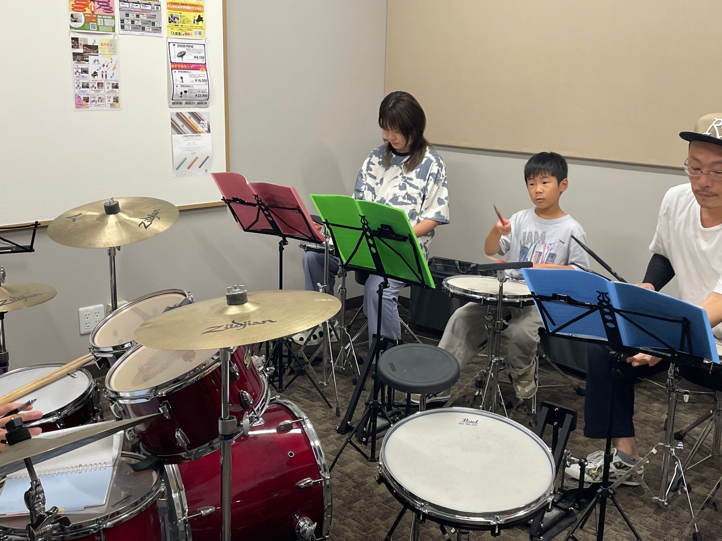 セブンパーク天美店の音楽教室には、ご家族、ご兄弟一緒にお通いいただいている生徒様が多くいらっしゃいます。 今回はその中でも、ご家族で通われている生徒様の実際のお声をご紹介いたしま♪ CONTENTSご家族で通われている方の関係性実際に通われているご家族のお声家族みんなで楽しみませんか？開講コース・講 […]