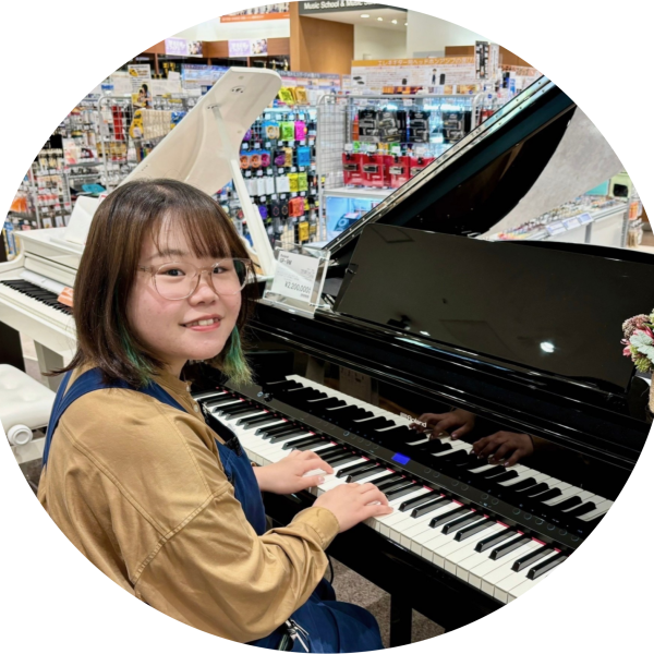 【ピアノ上級アドバイザー】<br />
横田（よこた）<br />
-----<br />
3歳からピアノを弾いております！<br />
お子様のレッスン用から大人の趣味用まで幅広くサポート致します！<br />
ピアノ選びはお任せください♪