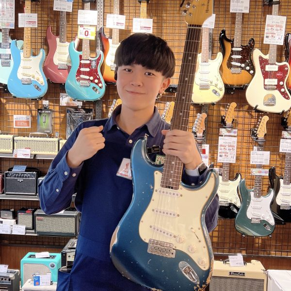 石塚（いしづか）<br />
得意楽器：ギター<br />
