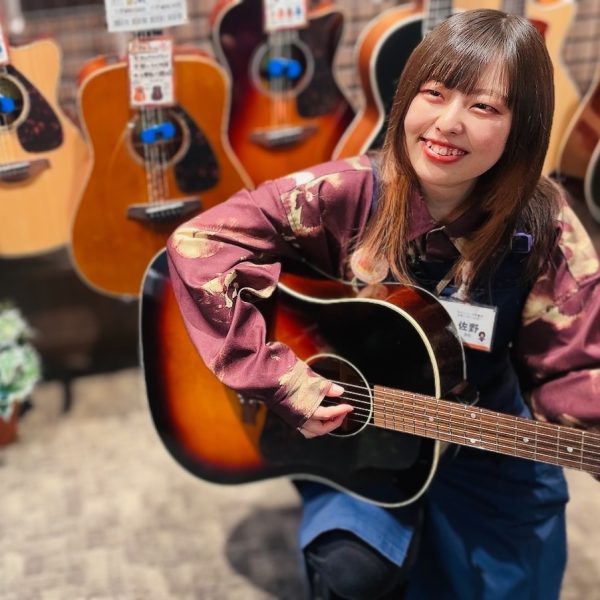 佐野（さの）<br />
得意楽器：アコースティックギター