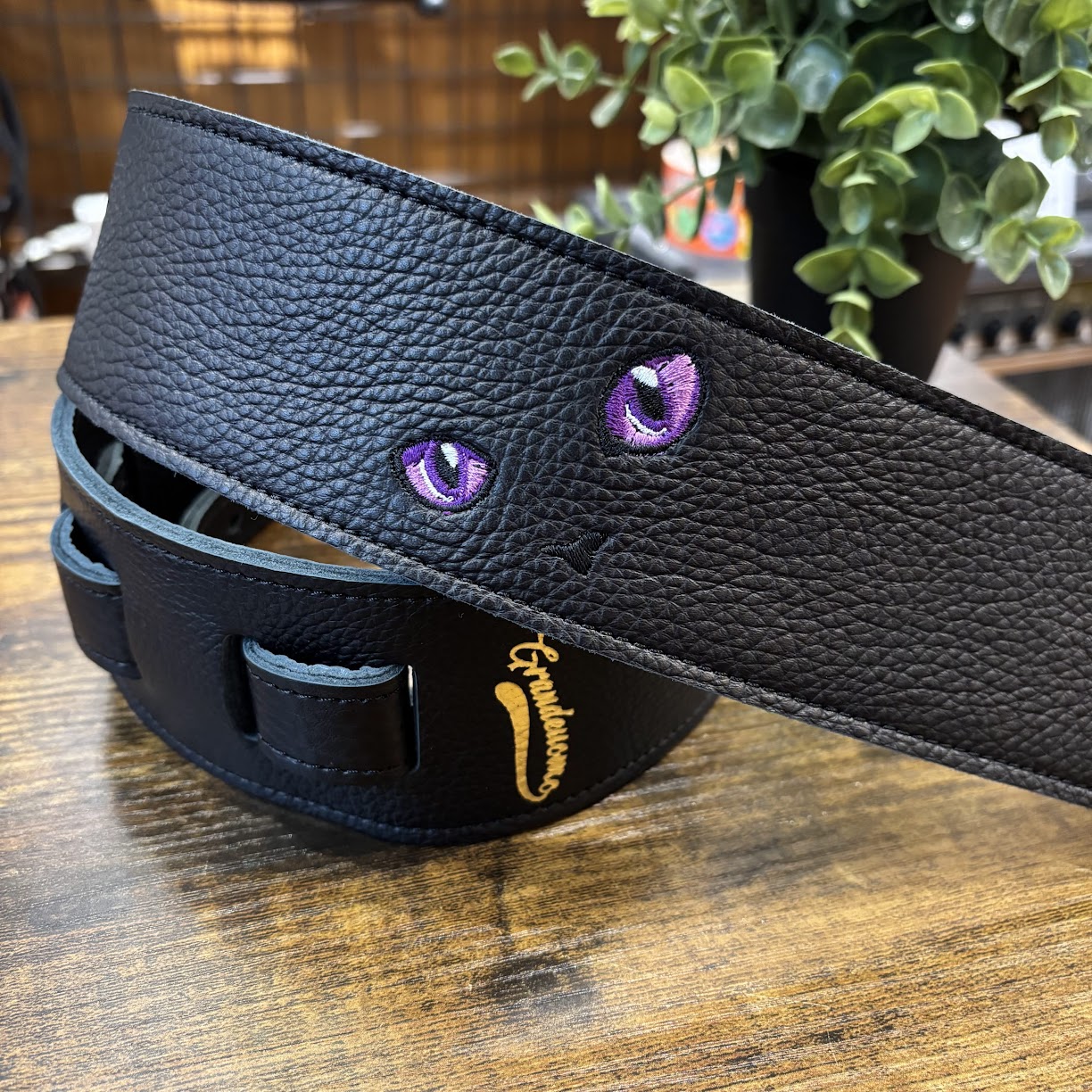Grande uomo黒ねこ刺繍ストラップ アメジスト