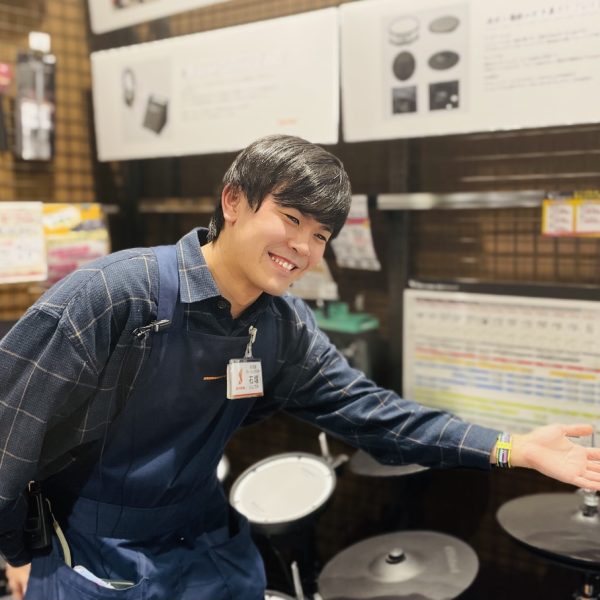 吉野(よしの)<br />
【アドバイザー資格】<br />
ギター、ドラム