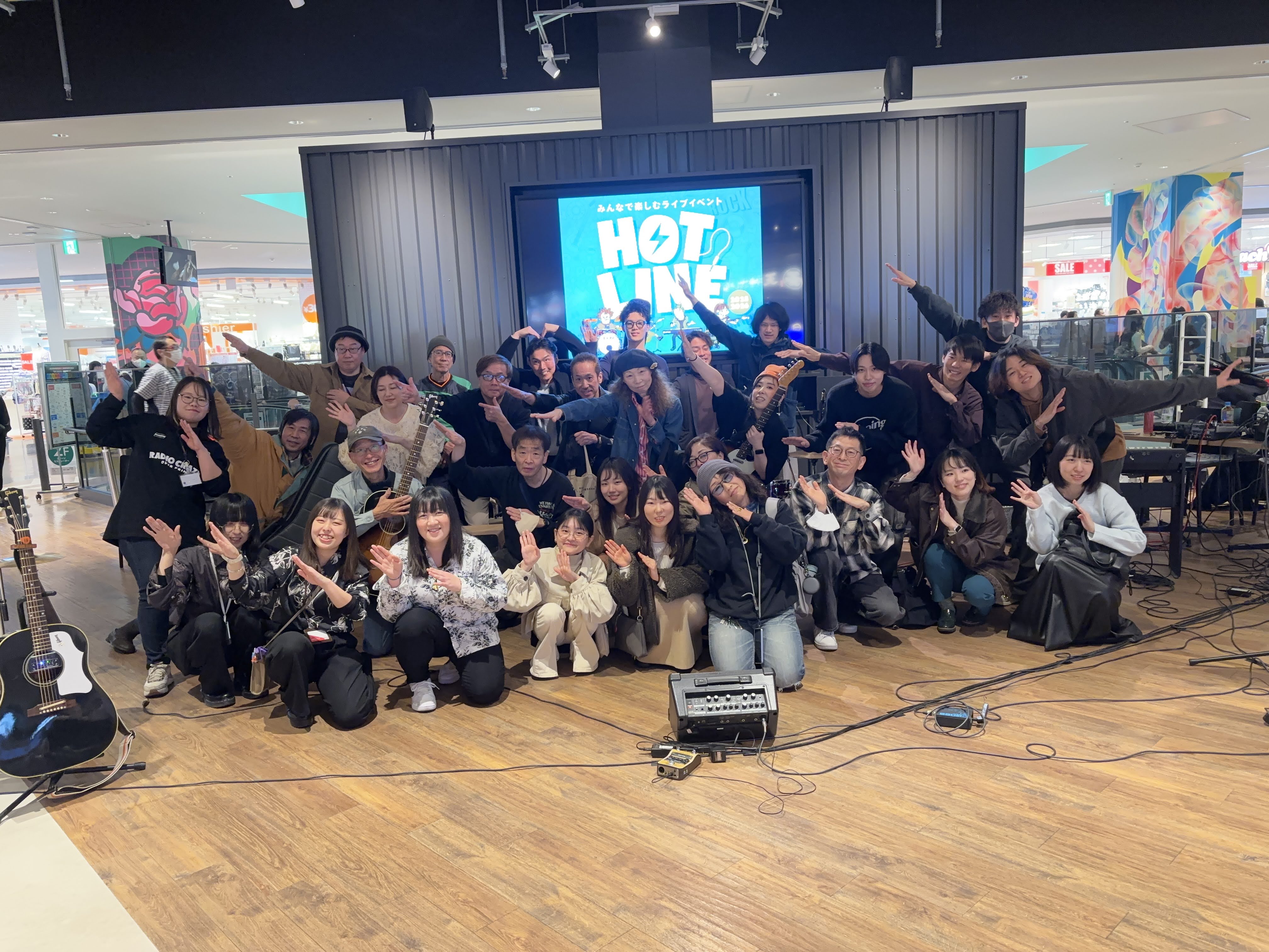 皆さまこんにちは！島村楽器セブンパーク天美店の佐野です！ 帰って来たHOTLINE 2025-2026ラストとなるVol.4を開催しました！ 今回は、総勢23組のアーティストの皆さんにご出演いただき、会場は大熱狂！！ 最高にアツい一日となりました！！ ご出演いただいた方、通りがかりやご家族・ご友人の [&hellip;]