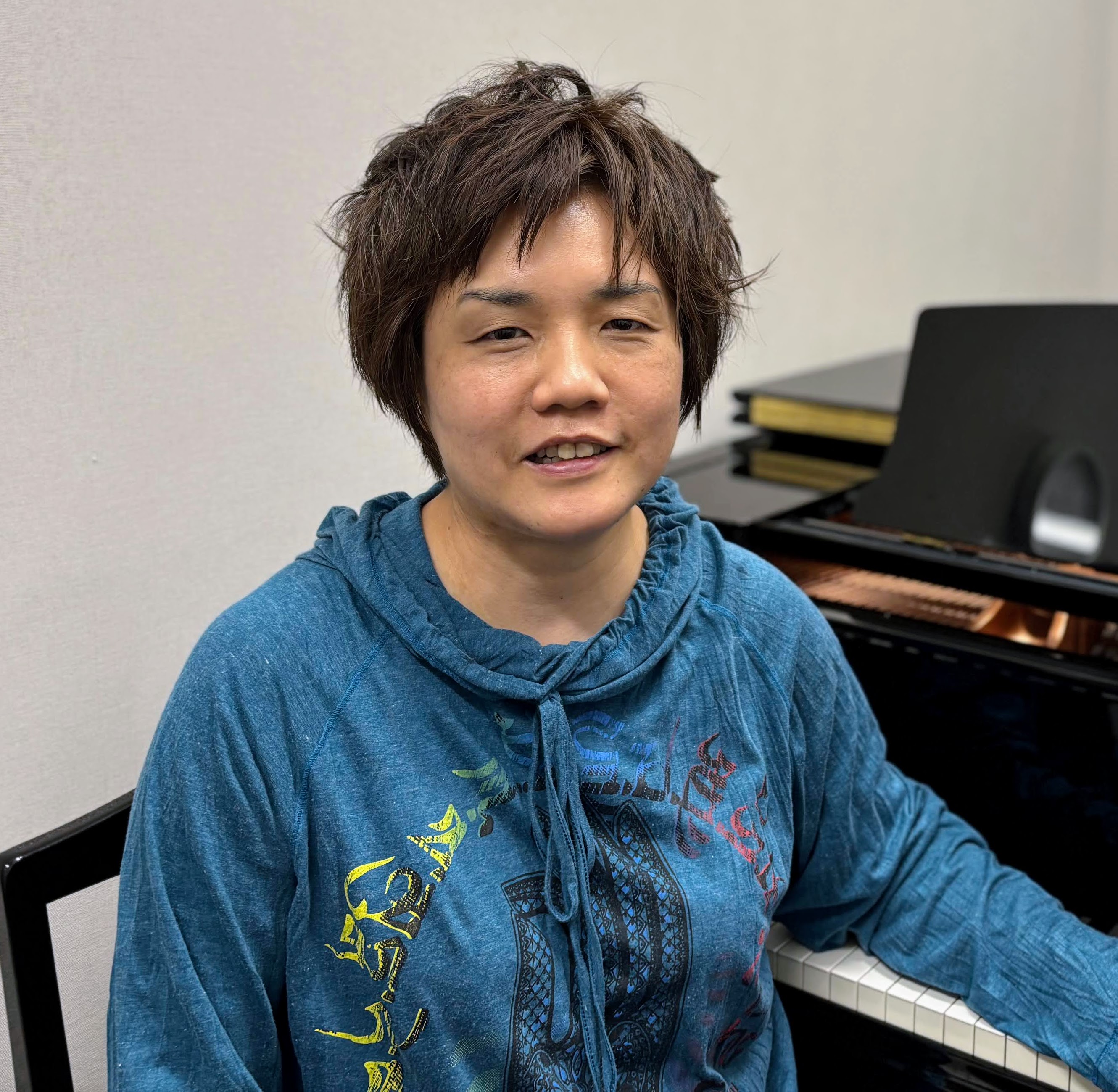 CONTENTSピアノ講師　石原 陽子石原先生にインタビュー🎵ぜひ石原先生に会いに来てください！体験レッスン受付中♪お問い合わせピアノ講師　石原 陽子 石原先生にインタビュー🎵 Q1：ピアノを始めたきっかけは？ 近所の子が習うので、私も始めました。 Q2：ピアノの魅力は？ キラキラした音が出せるとこ [&hellip;]