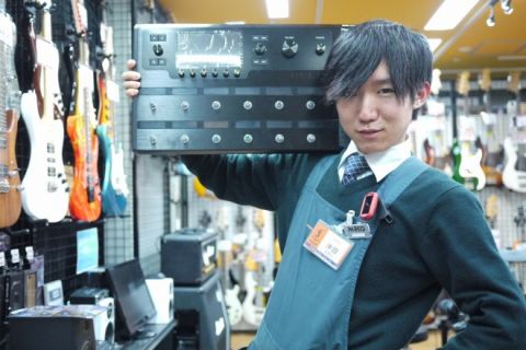スタッフ写真 アンプ・エフェクター・電子ドラム 沖田