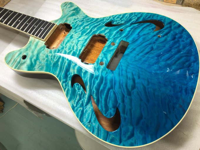 【SOLD】T’s Guitars Arc-Hollow 4AQuiltMaple