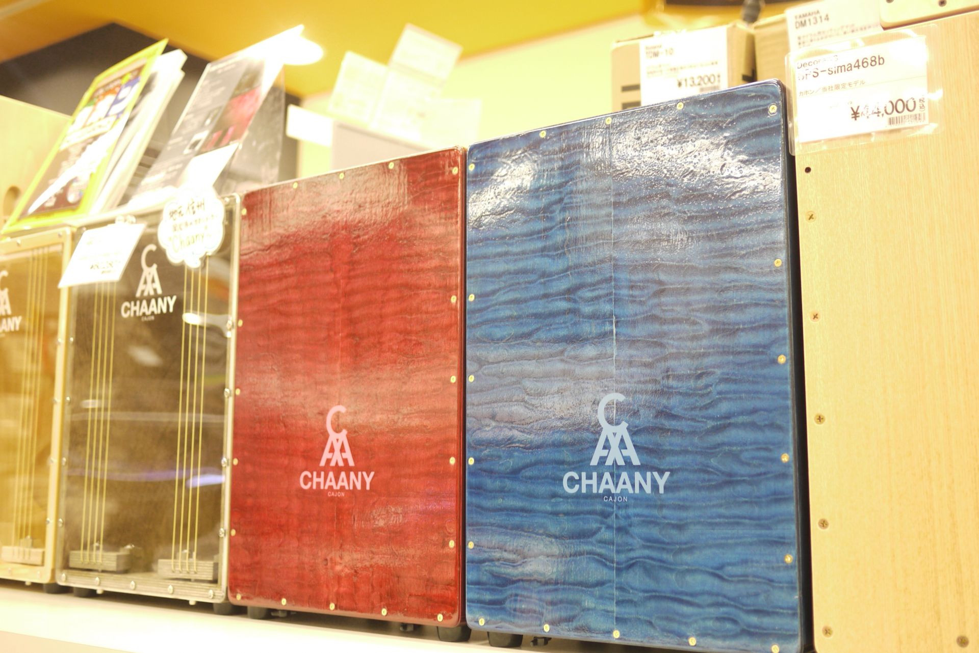 信州産カホン『Chaany』トップにキルトメイプルを用いた当店オーダーモデル！
