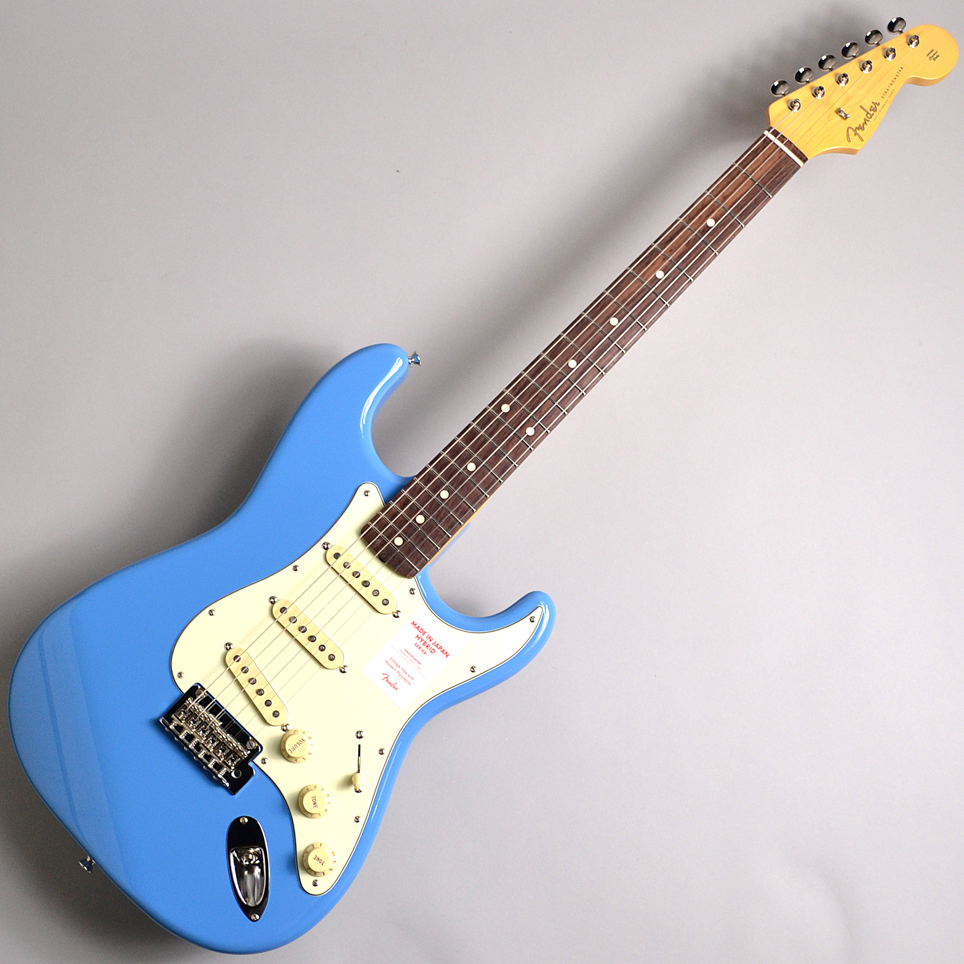 *国産フェンダーの安定のクオリティーをどうぞ！ Hybrid 60s Stratocaster は、フェンダーの定番モデルのルックスにモダンなスペックが調和したプレイヤーフレンドリーな楽器です。 定評あるアルダーボディにVintage US ピックアップを装備し、5-Way スイッチング、ヴィンテー […]