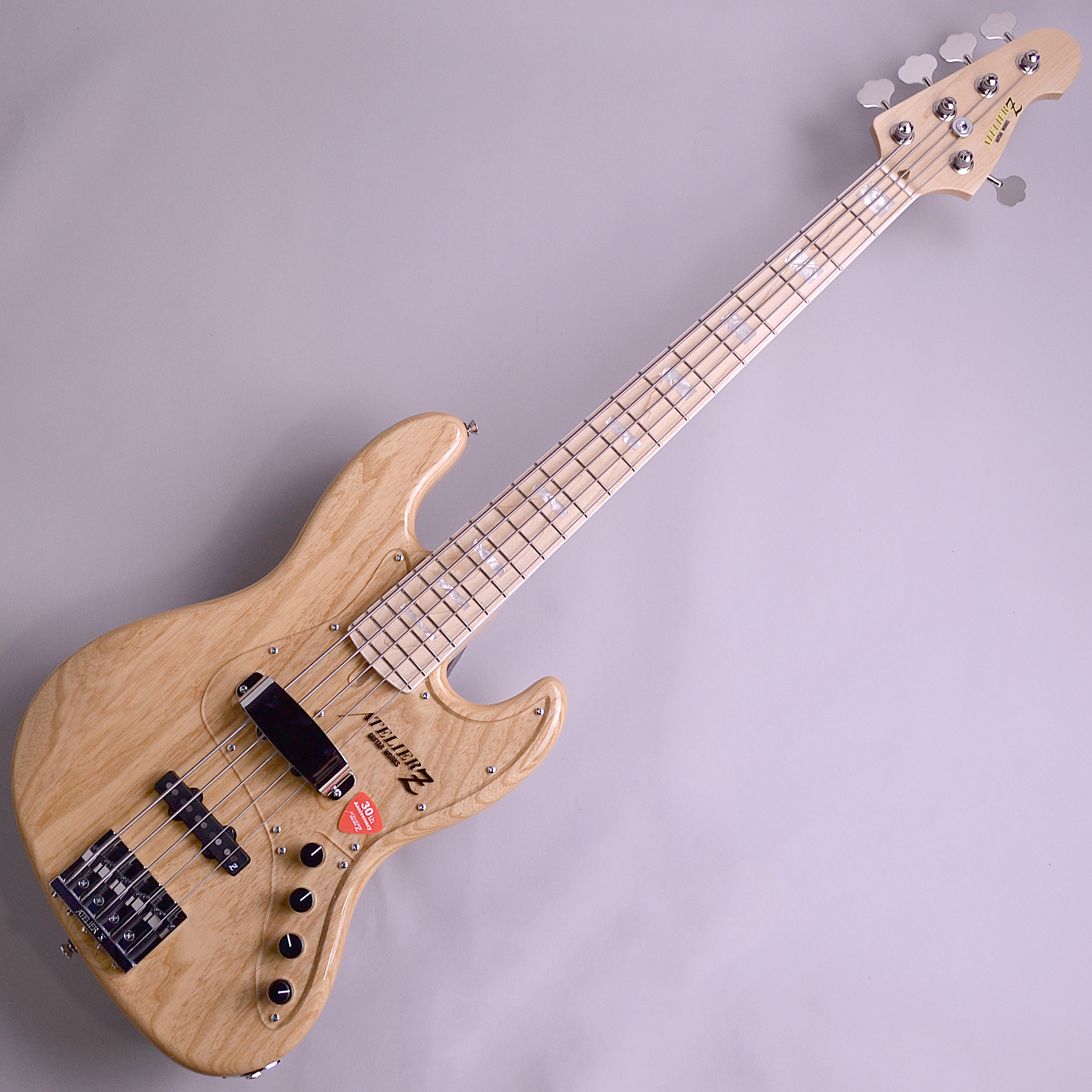 **ATELIER Z M265 / SS /M Natural 5 Strings Model入荷！ ジャズベースの持つ全ての音楽に対応するオーソドックスなサウンドキャラクターを持ち、なおかつヴィンテージモデル特有のヌケの良さを受け継ぎました。スラップ奏法特有のアタック感もクリアに引き出すことに成 […]