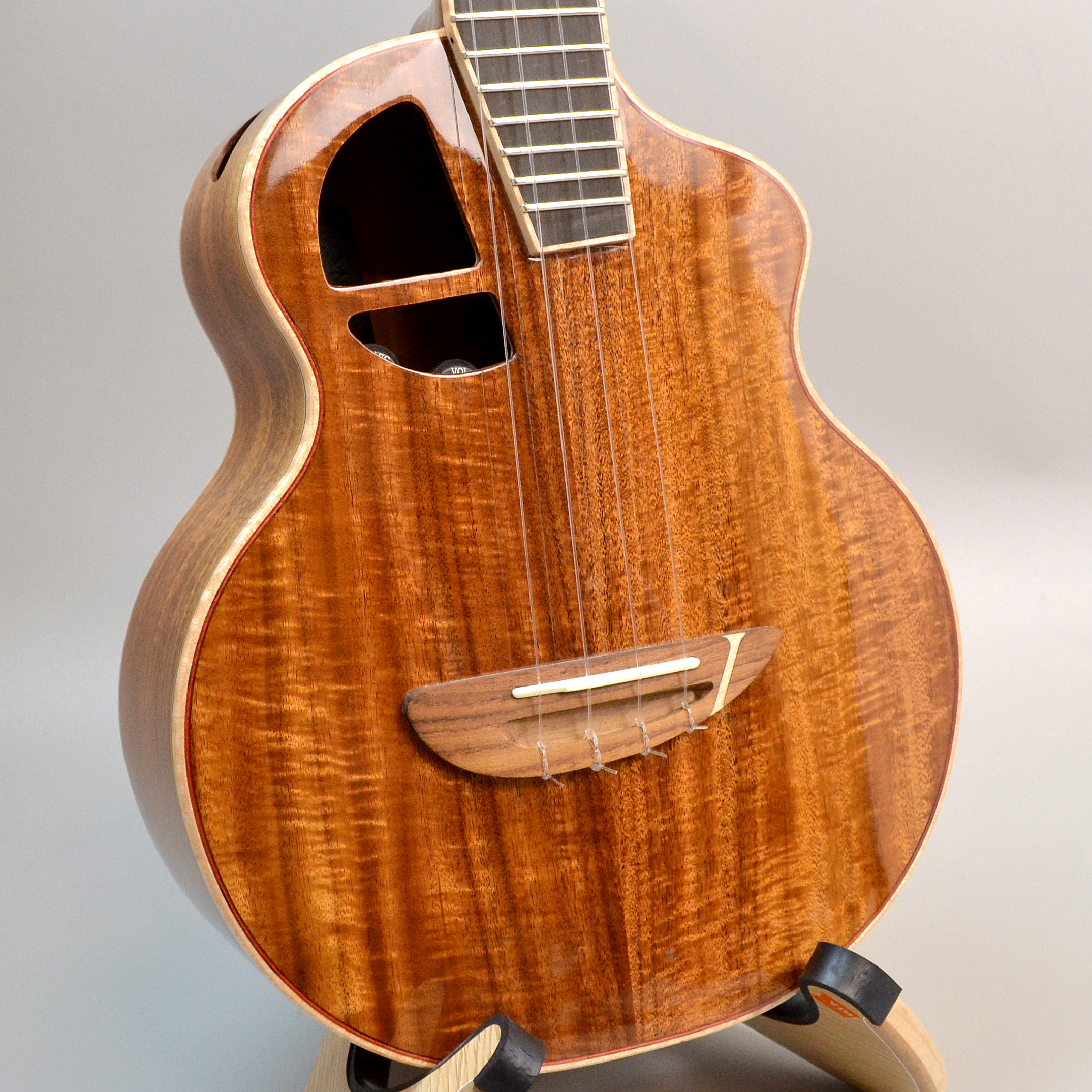 コンサートウクレレLe light Koa/w PU【コンサート／P.Uあり／オール単板】