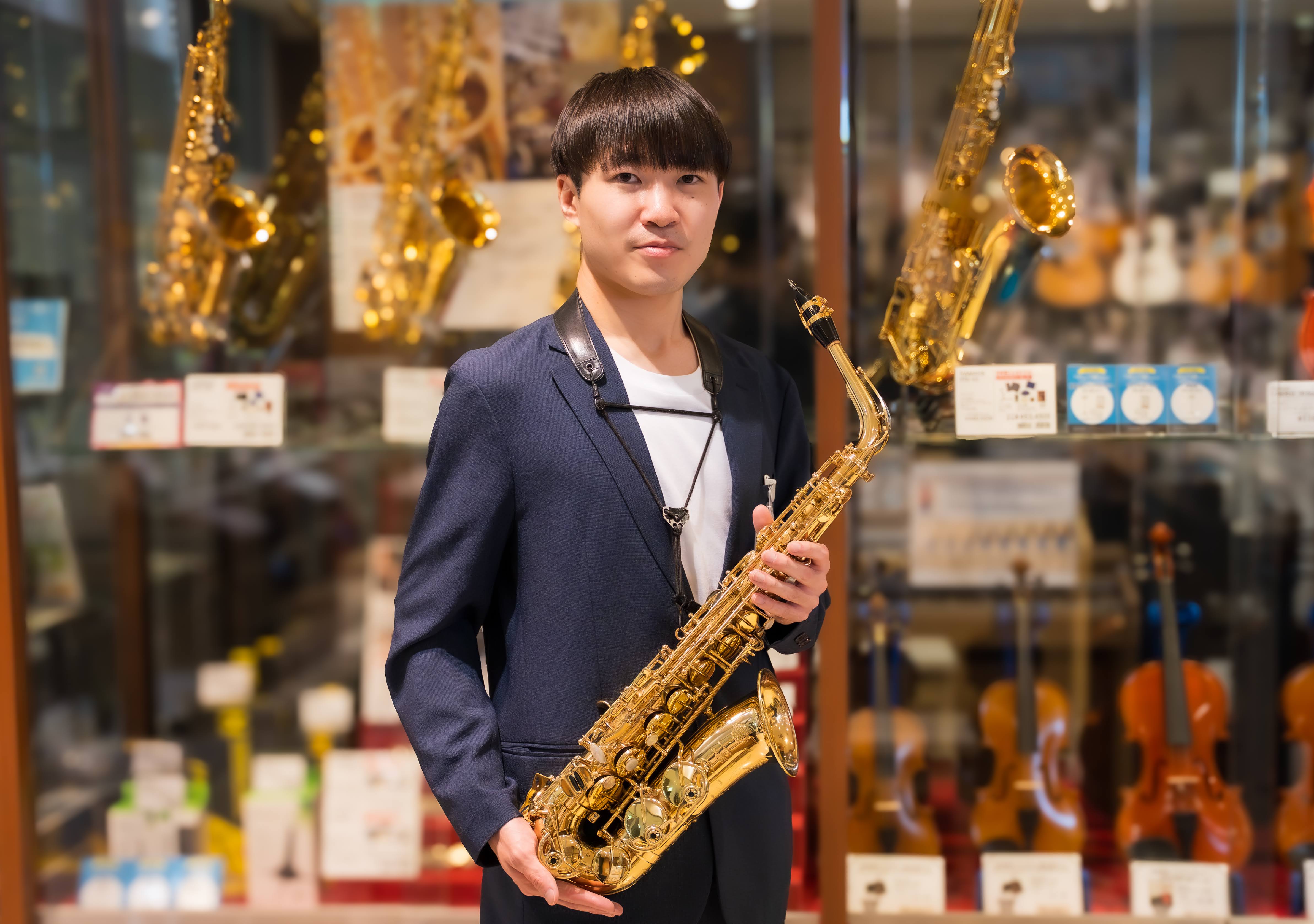 CONTENTS大人のサックス教室「サックスサロン」とは？インストラクター紹介コース・料金案内体験レッスンについてアクセス方法大人のサックス教室「サックスサロン」とは？ 高校生以上の方を対象とした大人のためのサックス教室です。当店は南大沢駅より徒歩1分の商業施設「フレンテ南大沢」にございます。京王線 [&hellip;]