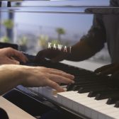 【期間限定展示】カワイ ハイブリッドピアノ『NV12』が彩る、上質なピアノライフ