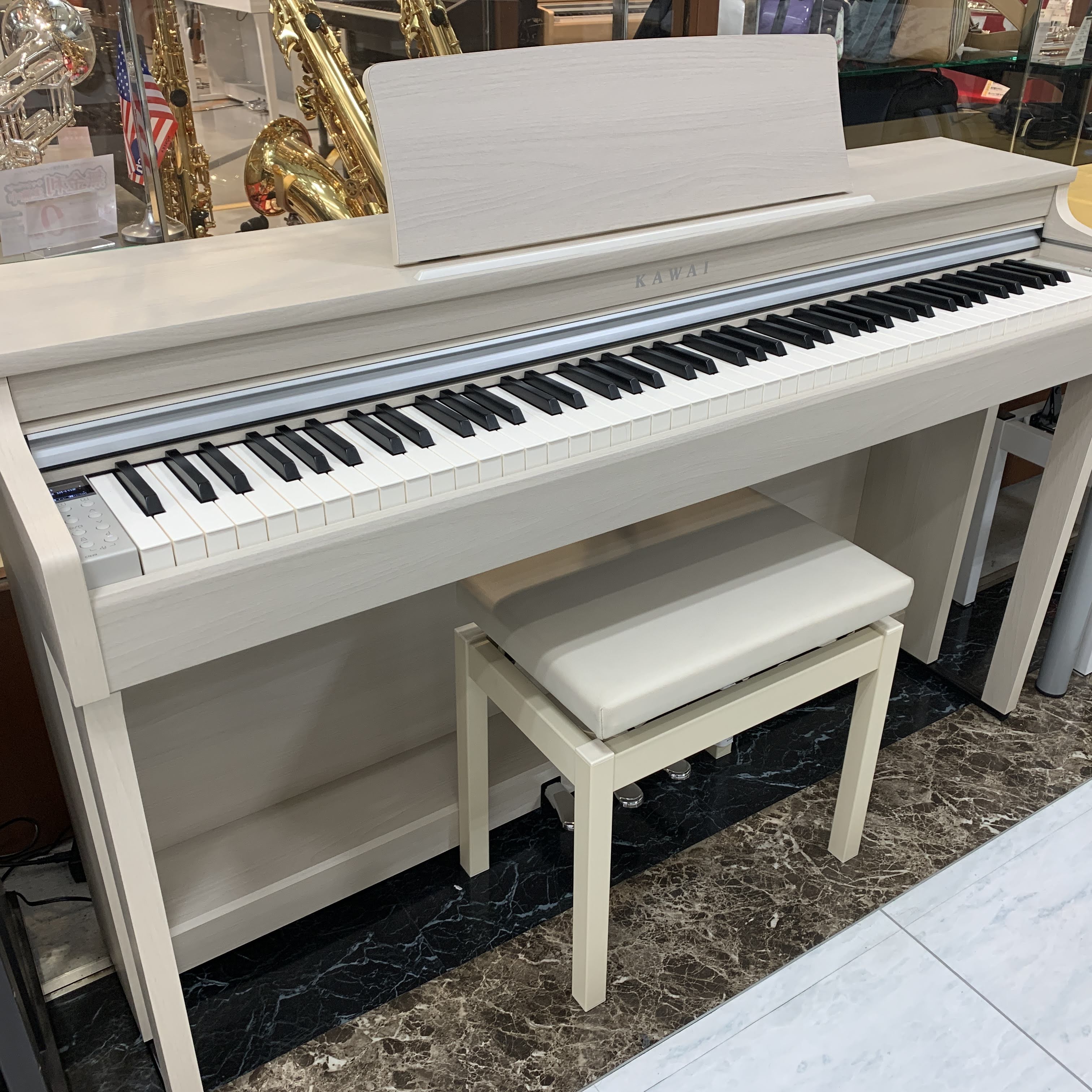 *【商品情報】 |*メーカー|*品番|*販売価格(税込)|*備考| |KAWAI|中古KAWAI CN29 A/2019年製|[!SOLD OUT!]|高低自在椅子、取扱説明書、県内1階配送設置基本料込みのお値段です| *【特徴】 現在も生産中の商品]]当社新品販売価格:115,500 円(税込)] […]