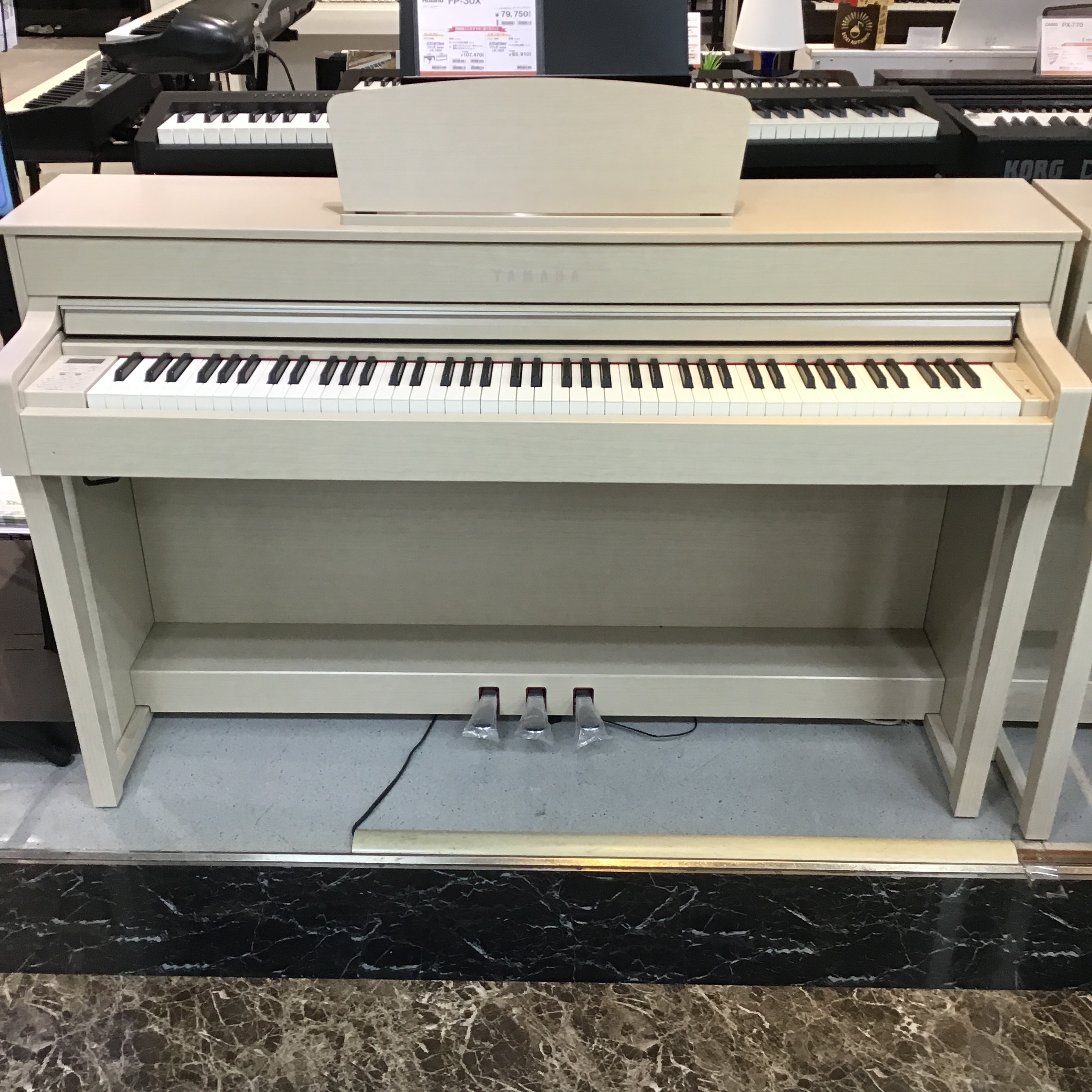 *【商品情報】 |*メーカー|*品番|*販売価格(税込)|*備考| |YAMAHA|中古CLP-635 WA/2019年製|[!SOLD OUT]]￥104,980!]|高低自在椅子、取扱説明書、ヘッドホン付属。茨城県内1階配送設置基本料込み。| *【特徴】 世界で活躍する2つのコンサートグランドピ […]