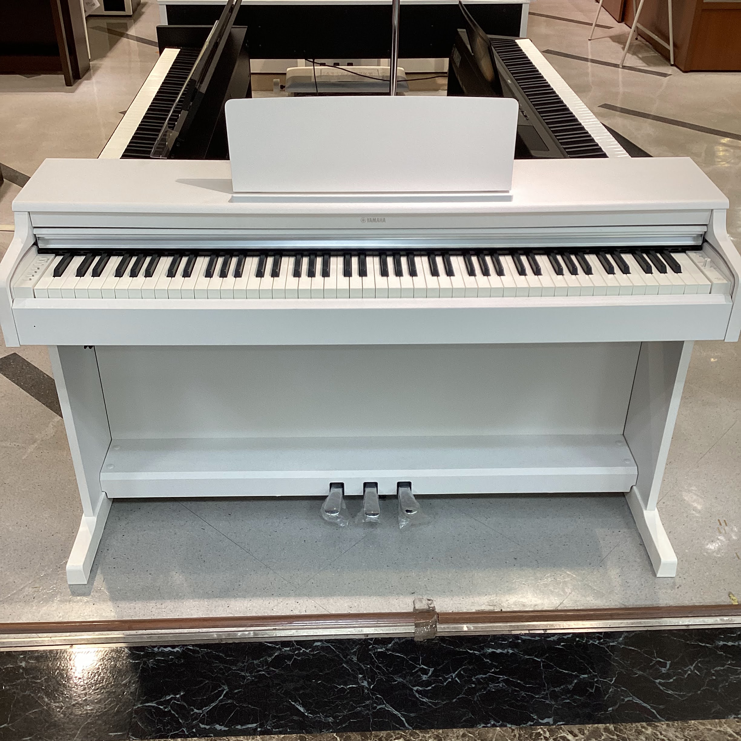 YAMAHA中古電子ピアノ中古YDP-164WH（2019年製）