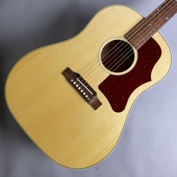 8月に入り、Gibsonの入荷がJ-45、J-50と続いてとっても嬉しいです！ぜひ弾きにいらしてください！