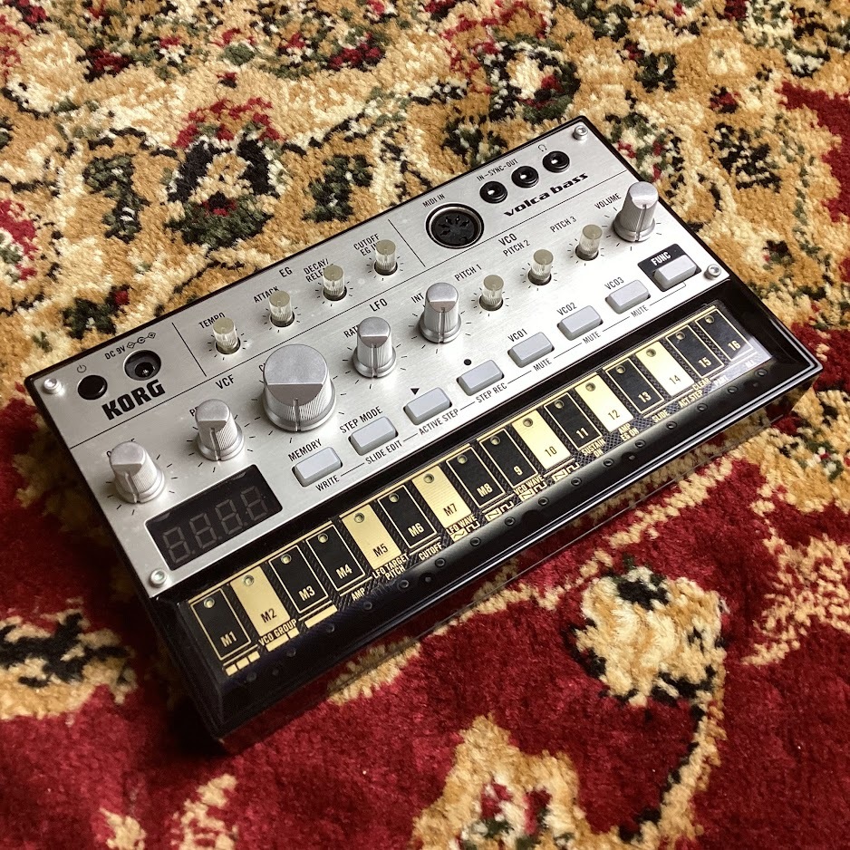 シンセサイザーKORG volca bass