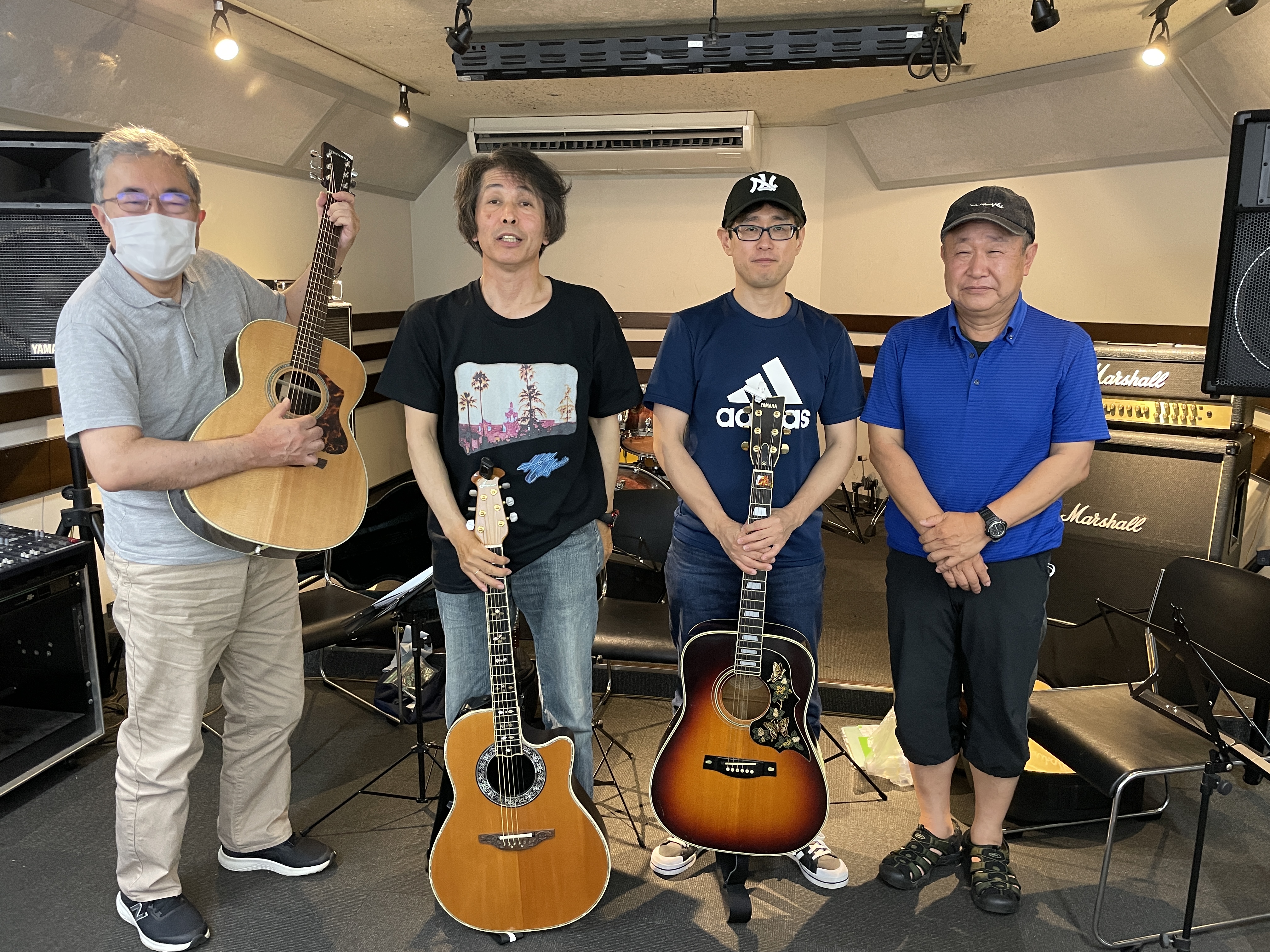 皆様、こんにちはこんばんは！スタッフもとやまですっ！お忙しい中お集りいただき本当にありがとうございます！今回は4名の参加でした！楽しかったですね！フォークソング好きな大人の皆さまがそれぞれの想いを持ってご参加されています。これからもお気軽に発表しにいらしてください♪ ★さあ演奏です！ ご参加の皆さま […]