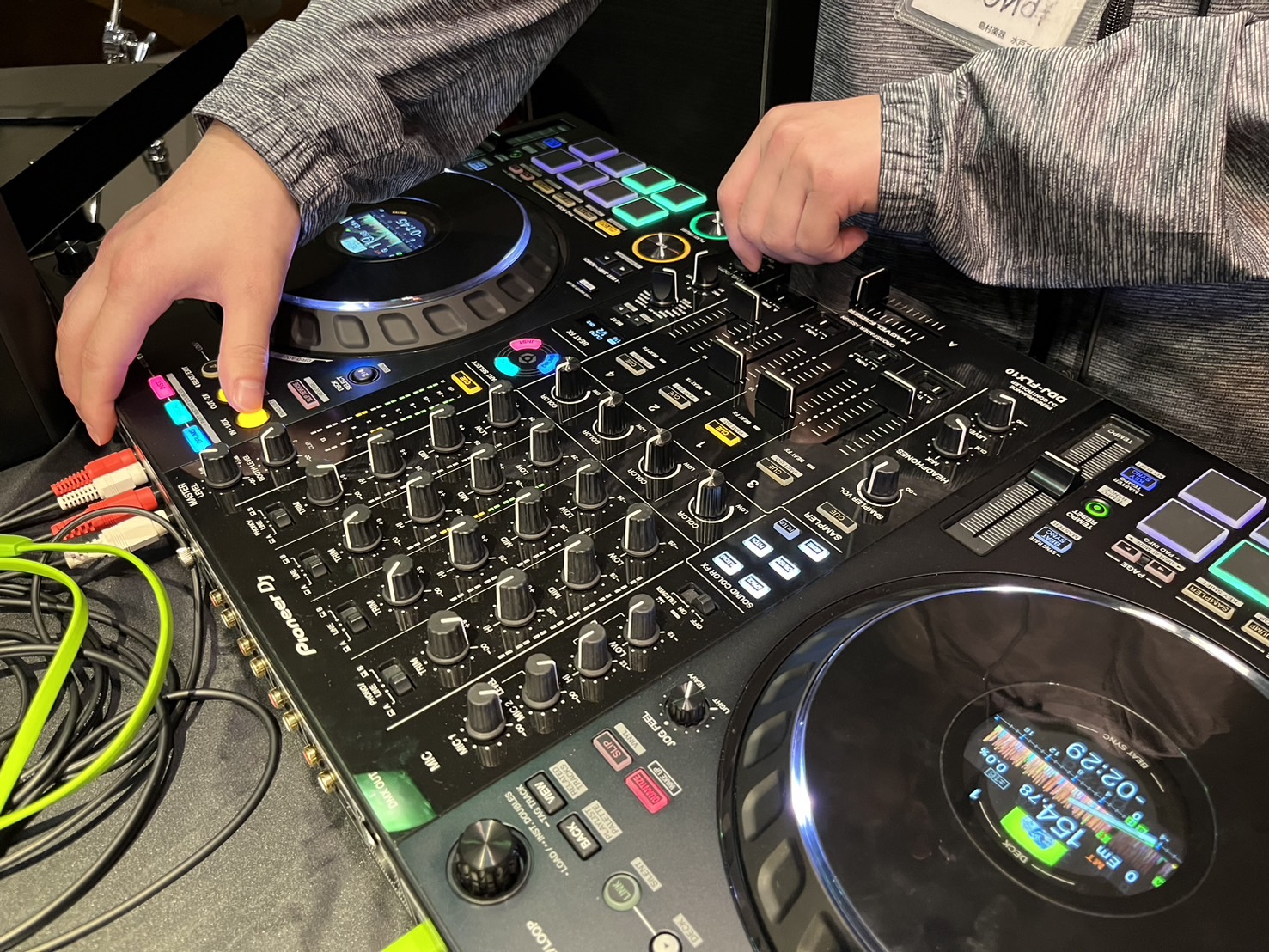 こんにちは！DJ担当の鶴巻です。今回は5/11（土）に開催されたDJサークルの様子をレポートしていきます！ 今回も場所はAスタジオでの開催でした！DDJ-FLX10を使用し、できる限りの大きな音でDJ♪今回もプチクラブのような雰囲気で楽しめました。3名様がご参加くださり、見学の方もお見えになり、楽し […]