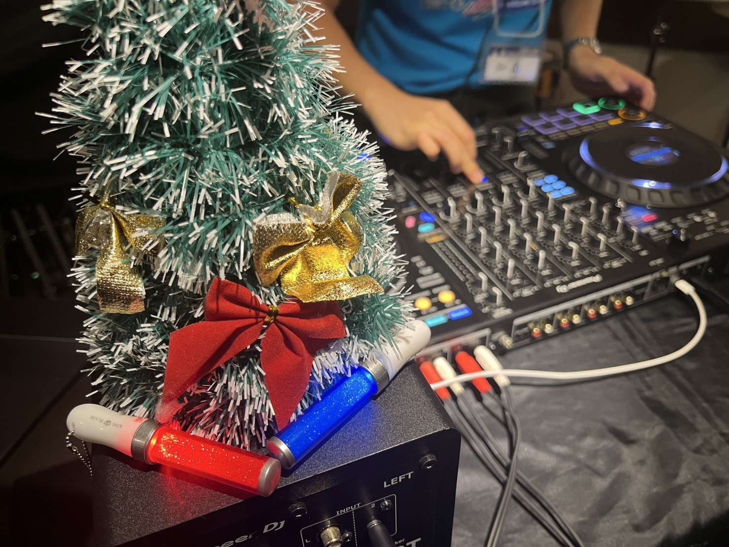 こんにちは！DJ担当の鶴巻です。今回は12/14(土)に開催されたDJサークルの様子をレポートしていきます！ 今回も場所はAスタジオでの開催でした！DDJ-FLX10を使用し、できる限りの大きな音でDJ♪今回もプチクラブのような雰囲気で楽しめました。5名様がご参加くださり、見学の方もお見えになり、楽 […]