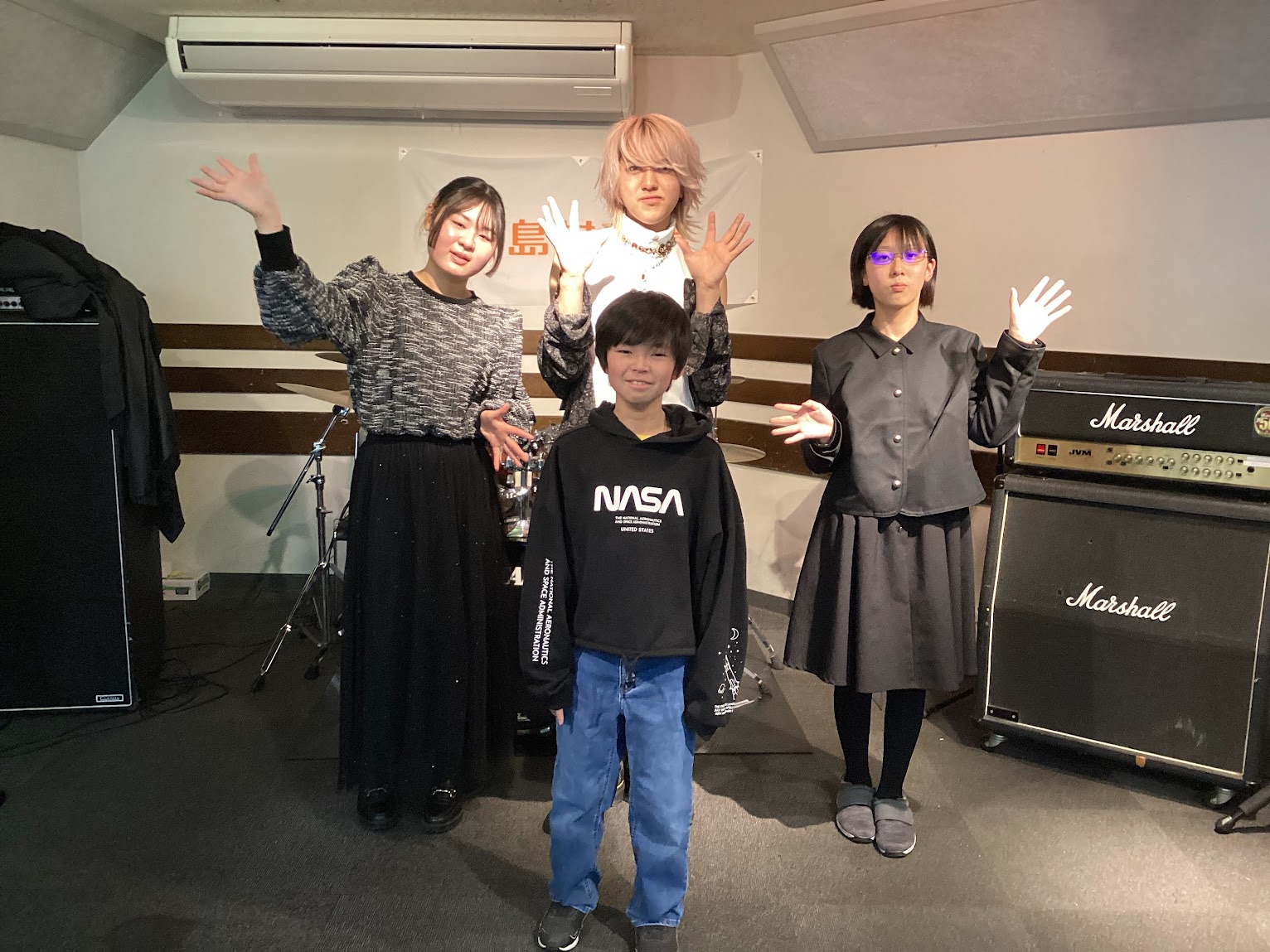 こんにちは！水戸地下LIVE担当の高倉です。2/23（日）に開催された『水戸地下LIVE 2025』の様子をレポートしたいと思います！ 今回は「英太」、「LE-CIEL」の2組にご出演いただきました！ CONTENTS出演バンド最後に出演バンド 英太 LE-CIEL 最後に 前回に引き続ぎ素敵なドラ […]