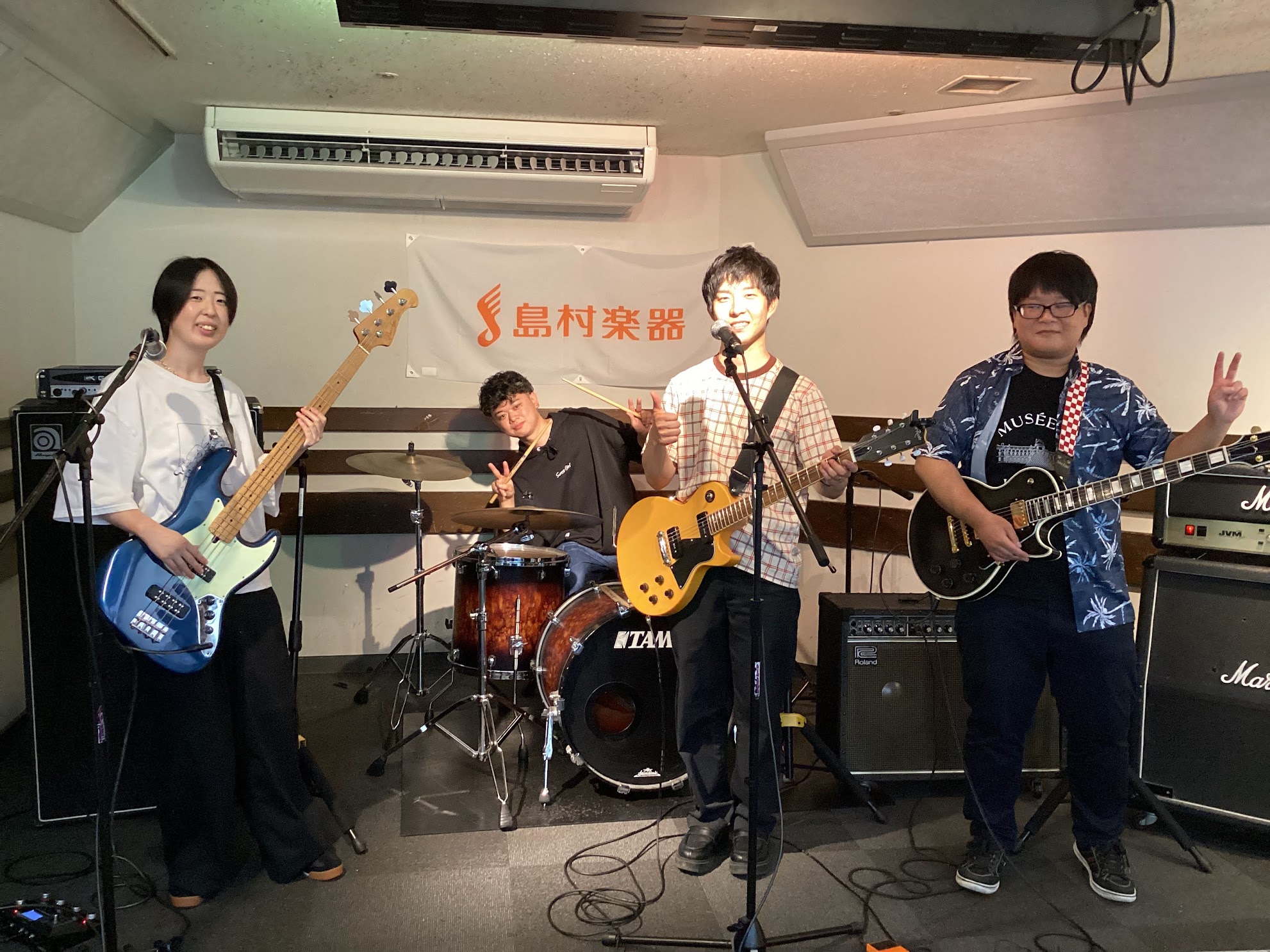 こんにちは！水戸地下LIVE担当の高倉です。5月18日（日）に開催された『水戸地下LIVE 2025』の様子をレポートしたいと思います！ 今回は「Roll」の皆さんのワンマンLive！ CONTENTS出演バンド最後に出演バンド Roll 最後に 急遽ワンマンライブの形式となりましたが、出演者の方が […]