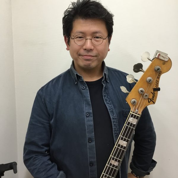 *益子 丈（ましこ じょう）　担当曜日:水曜日 **講師プロフィール 高校在学中にクラシックギターを始め、後にエレキベースに転向。 ロック、フュージョンなどのバンドを経て2000年に島村楽器の講師になる。 現在はサポートベーシストとし活躍したり、ウッドベースでレストランなどでジャズの演奏をしています [&hellip;]