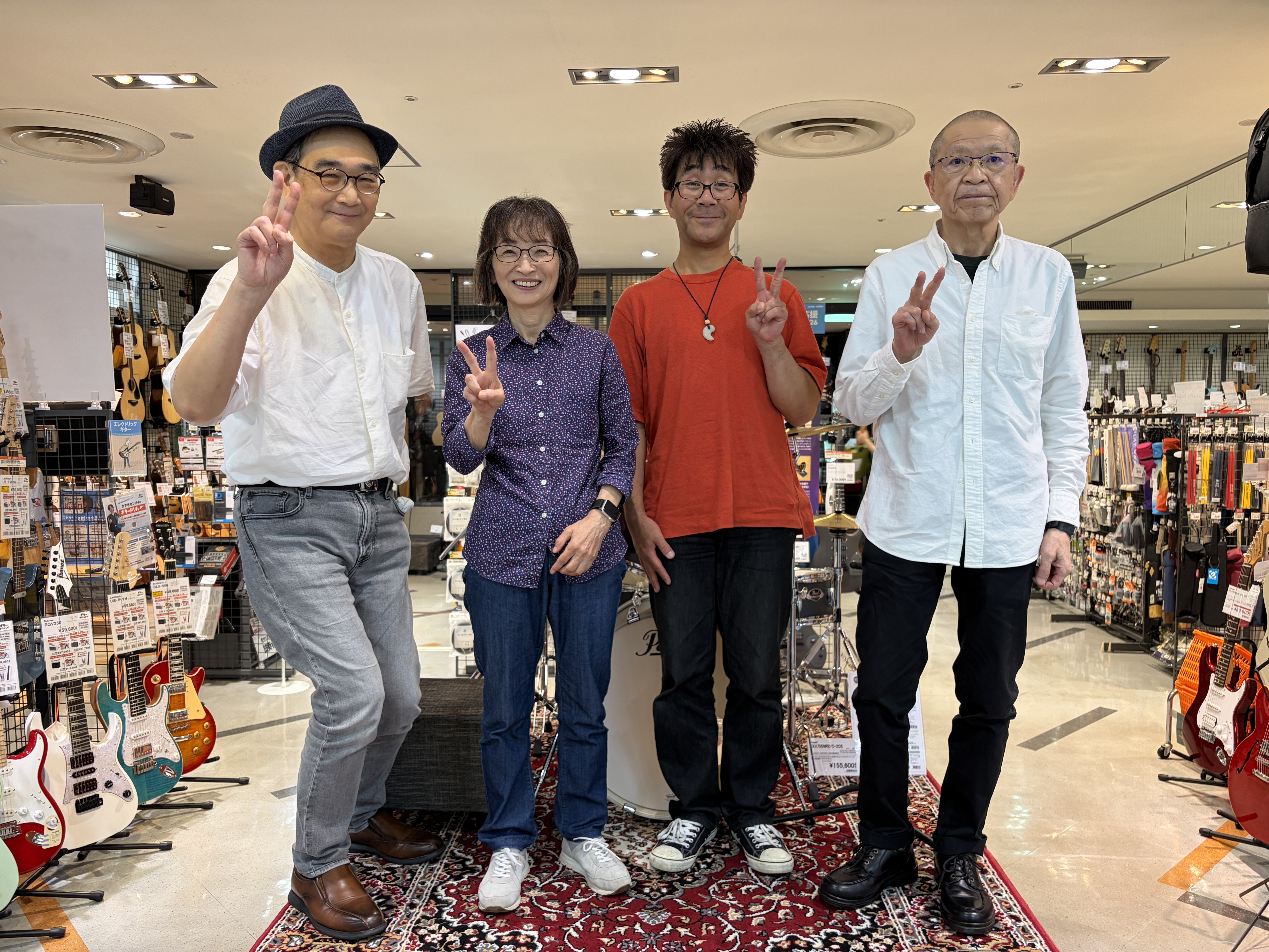 みなさまこんにちは、こんばんは！完全アンプラグドライブ！店内路上ライブといえばこちらです！いつもお世話になっている方も本当にありがとうございます☺ 会場の雰囲気はこんな感じです！ スタート！ お疲れ様でした！ 皆様お疲れさまでした！店内での弾き語りライブ、見に来てくださった方も本当にありがとうござい [&hellip;]