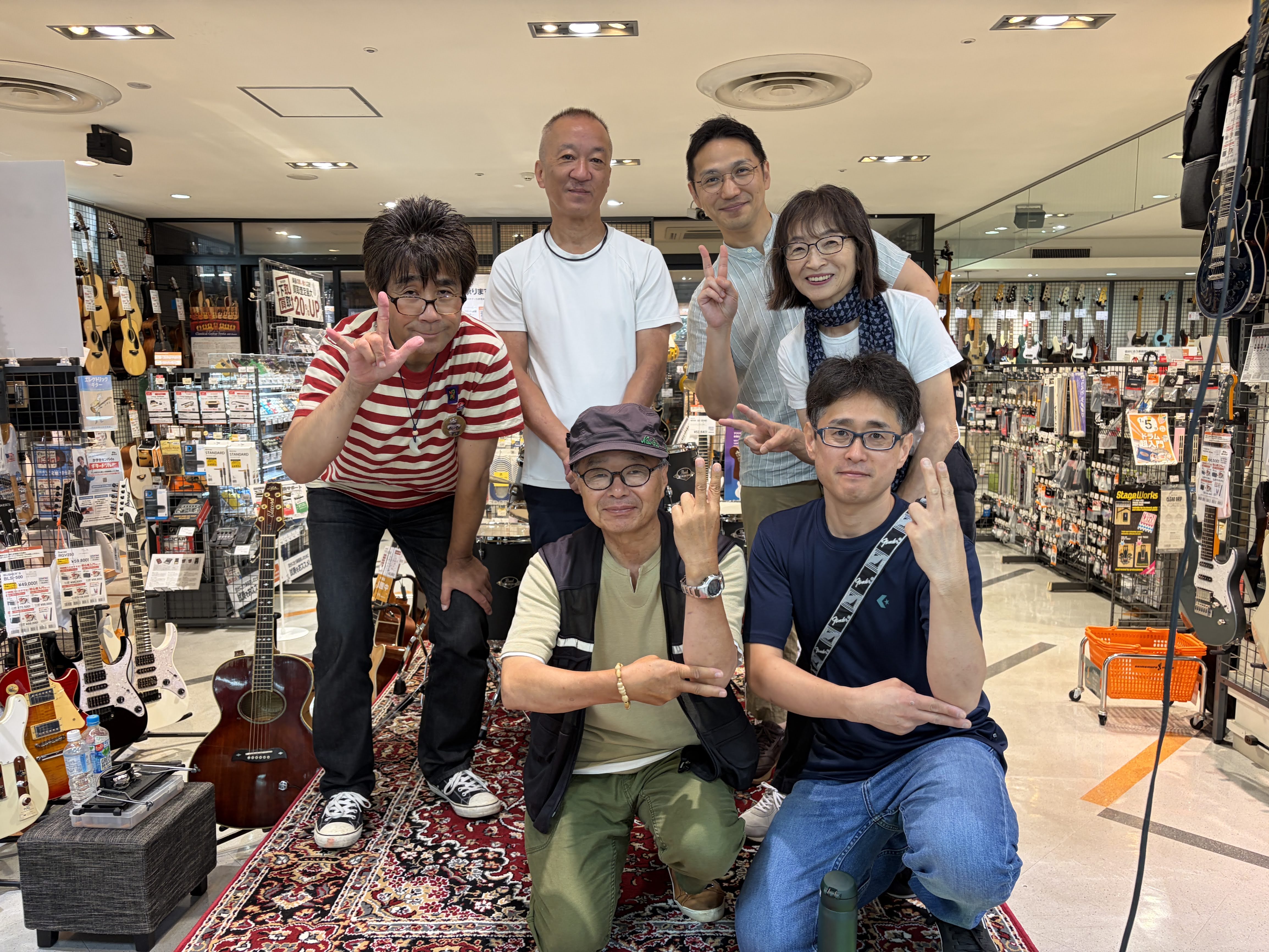 みなさまこんにちは、こんばんは！完全アンプラグドライブ！店内路上ライブといえばこちらです！いつもお世話になっている方も本当にありがとうございます☺ 会場の雰囲気はこんな感じです！ スタート！ お疲れ様でした！ 皆様お疲れさまでした！店内での弾き語りライブ、見に来てくださった方も本当にありがとうござい [&hellip;]