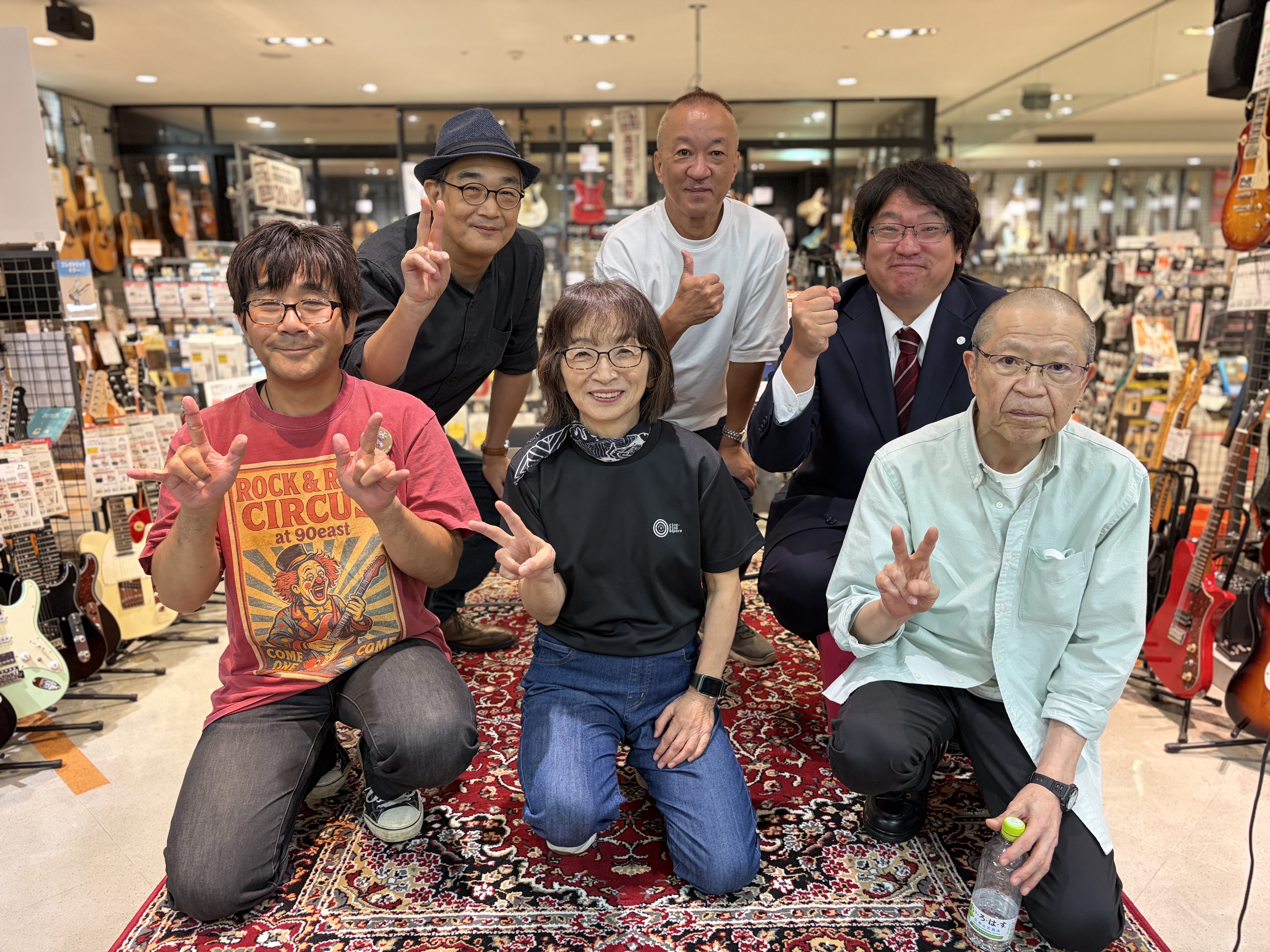 みなさまこんにちは、こんばんは！完全アンプラグドライブ！店内路上ライブといえばこちらです！いつもお世話になっている方も本当にありがとうございます☺ 会場の雰囲気はこんな感じです！ スタート！ お疲れ様でした！ 皆様お疲れさまでした！店内での弾き語りライブ、見に来てくださった方も本当にありがとうござい [&hellip;]
