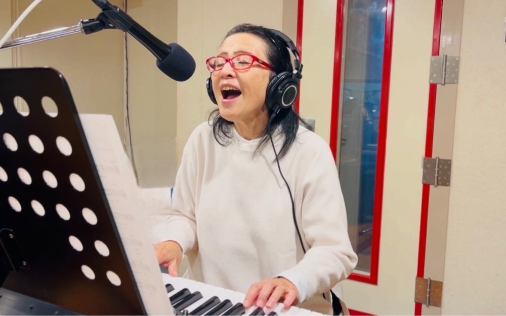 開講曜日：木 松下先生に質問してみました♪ Q.楽器を始めたきっかけは？A.母親が大の音楽好きだったため。 Q.好きな・得意なジャンルはなんですか？A.Jazzが好き。得意なジャンルもJazz。今もなお勉強中。 Q.思い出に残っている曲は？A..故バートバカラックのアルフィー。ちなみに、コンサートに […]