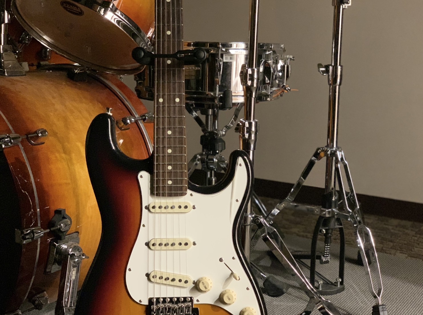 CONTENTS憧れの楽器は、なんですか？音楽教室で”弾ける”じぶんへ開講コース・講師紹介憧れの楽器は、なんですか？ 島村楽器 水戸内原店では、ギター・ベース・ドラム・ヴォーカル・ジャズピアノ(コード弾きやポップスも歓迎！)の各レッスンを開講しています。 いつかはバンドをやってみたい！そんな思いを叶 […]