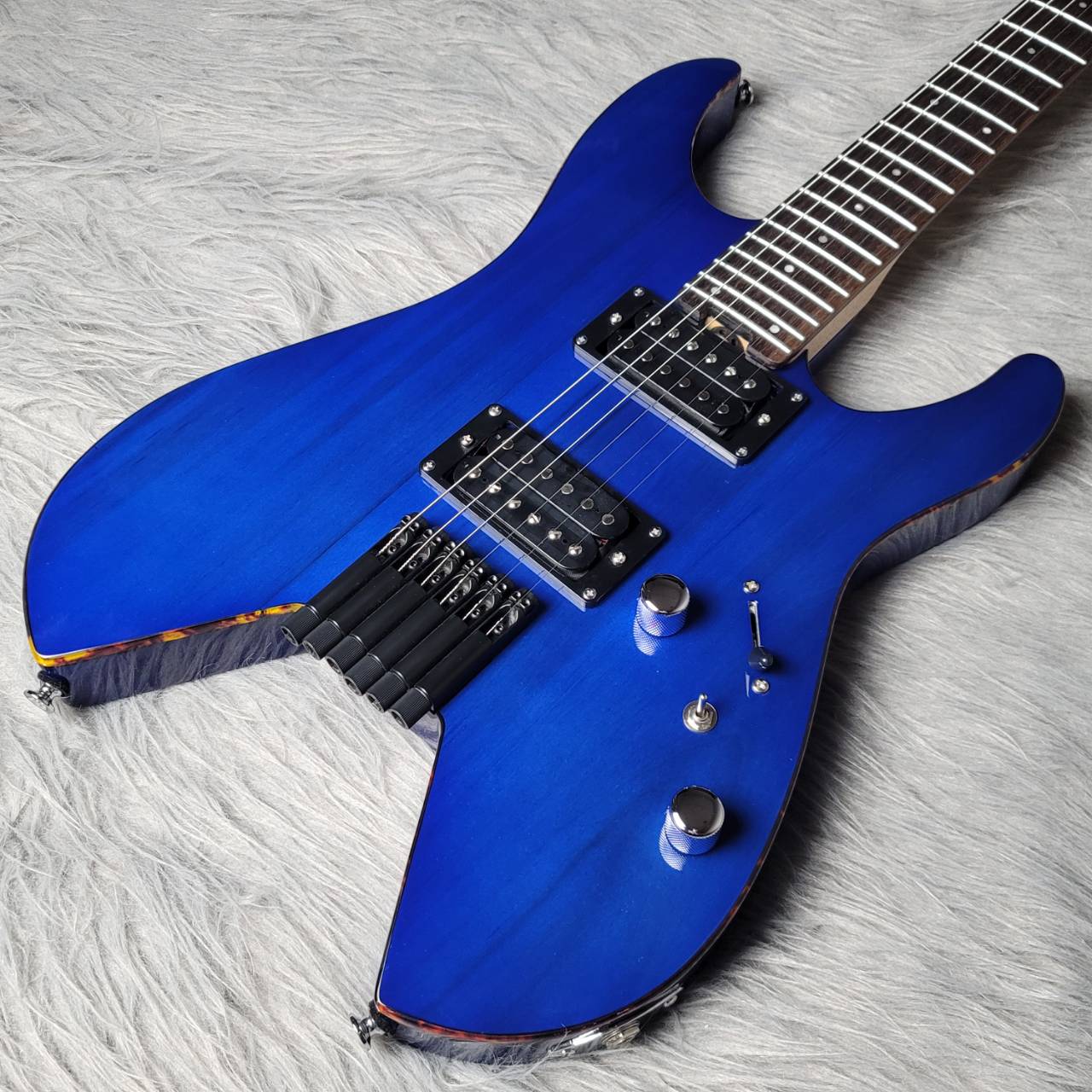 SCHECTERの限定モデルが入荷いたしました! とても綺麗な深い青のヘッドレスになります! 軽量でブライトなサウンド、尚且つコイルタップもあり、サウンドの幅も広めの一本です! 店頭でも試奏も出来ますので是非お問い合わせください! お問い合わせ