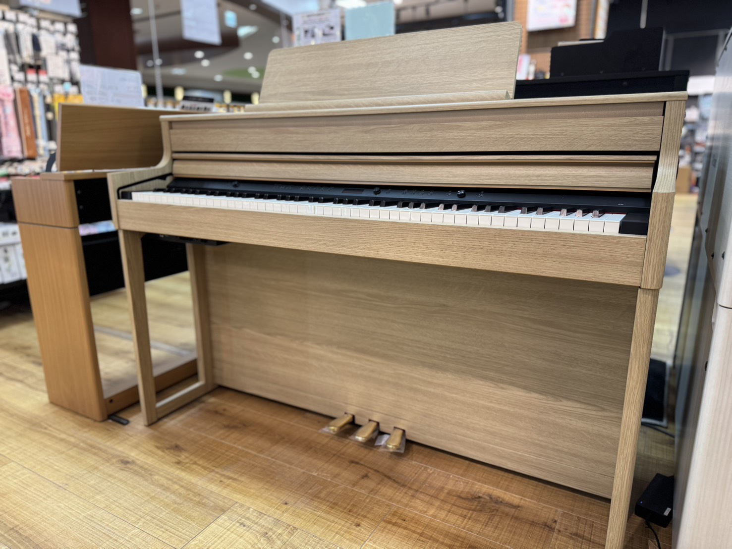RolandHP704