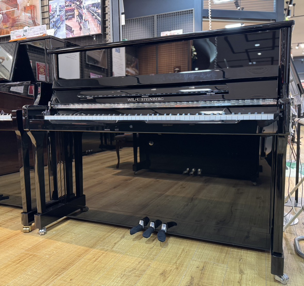 新品アップライトピアノSTAINBERG AT18DC