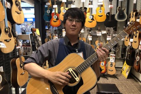 スタッフ写真 アコースティックギター、エフェクター 時枝