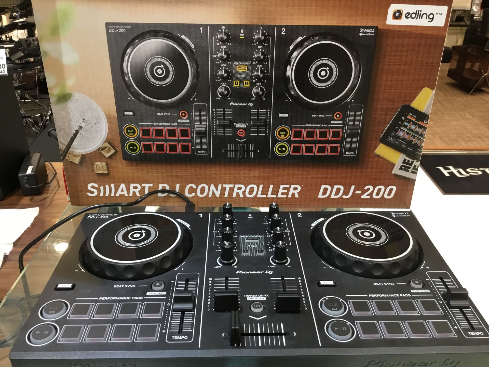 *スマホで手軽に楽しめるリーズナブルなスマートDJコントローラーが登場！ Pioneer DJ ( パイオニア DJ)が、スマートフォン対応スマートDJコントローラー「DDJ-200」を発売しました！また、DDJ-200で使えるiPhone向けDJアプリ「WeDJ TM for iPhone」ver […]