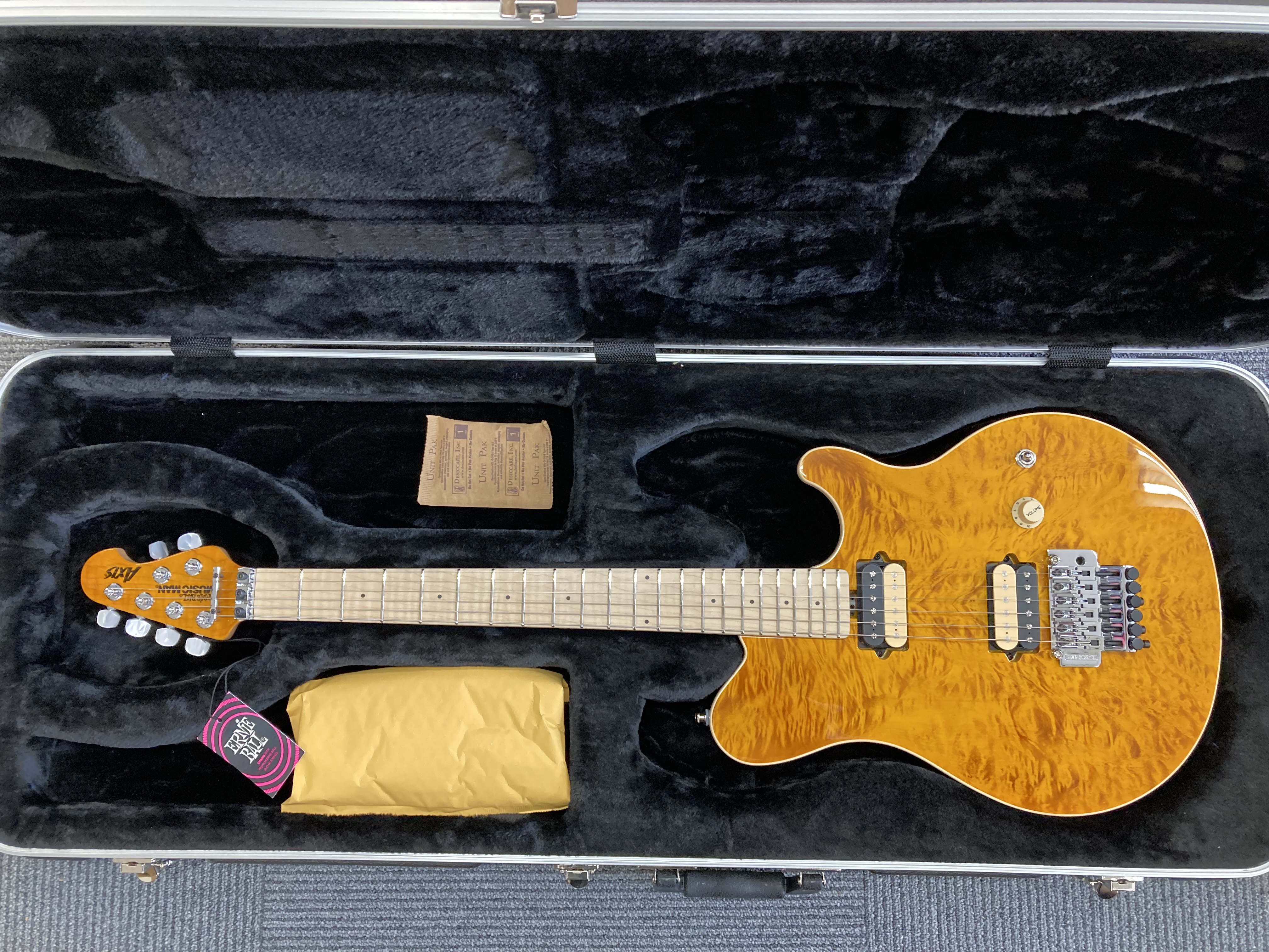 MUSICMAN（エレキギター）AXIS QM/M TRANS GOLD QUILT