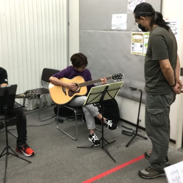 【その4】3(スリー)コードを覚えよう！<br />
楽曲の基礎となる3(スリー)コードを覚えて楽しく演奏しましょう。